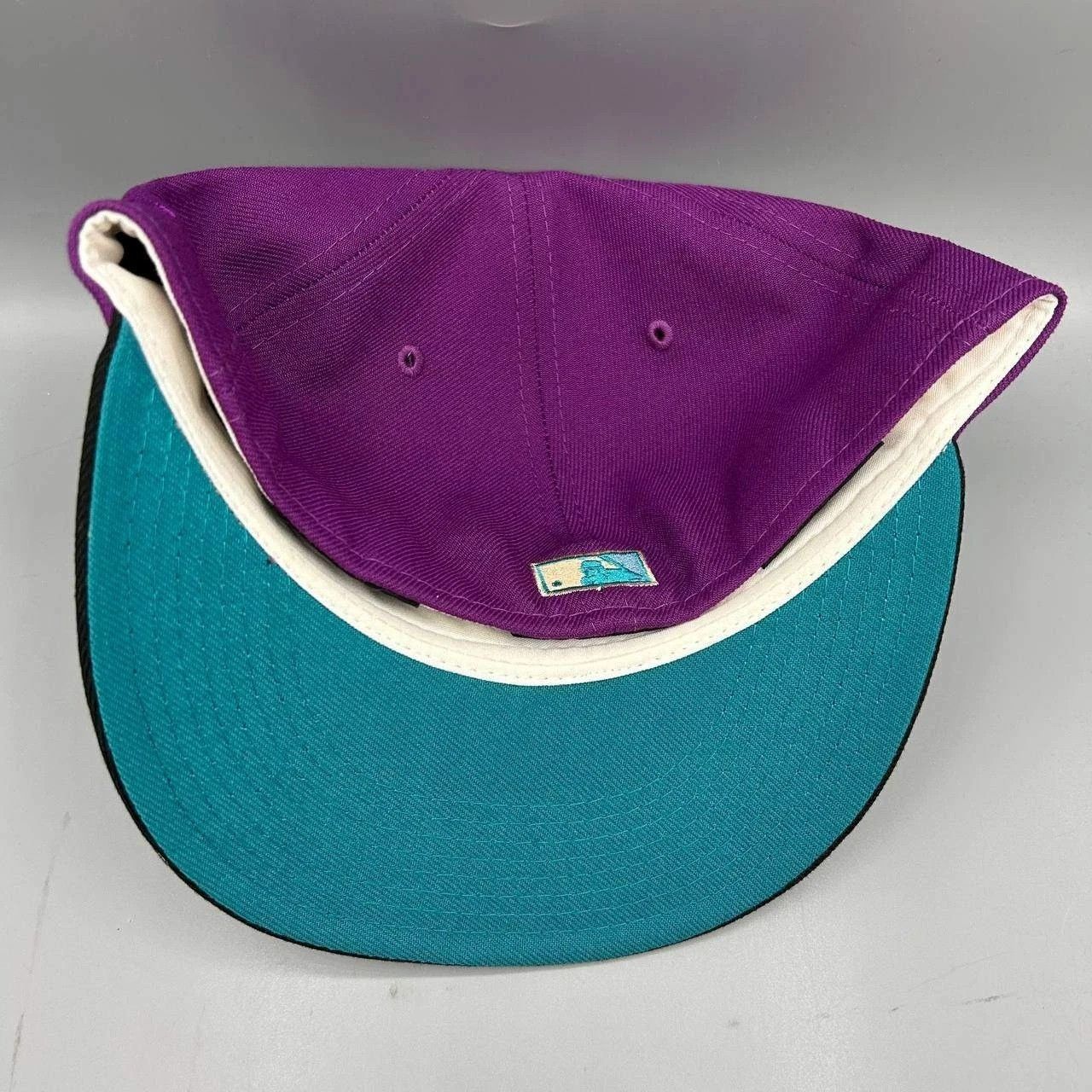 New Era Minnesota Twins Hat Men 7 1/4 Purple Black MLB Fitted Cap Size ONE SIZE - 3 Thumbnail