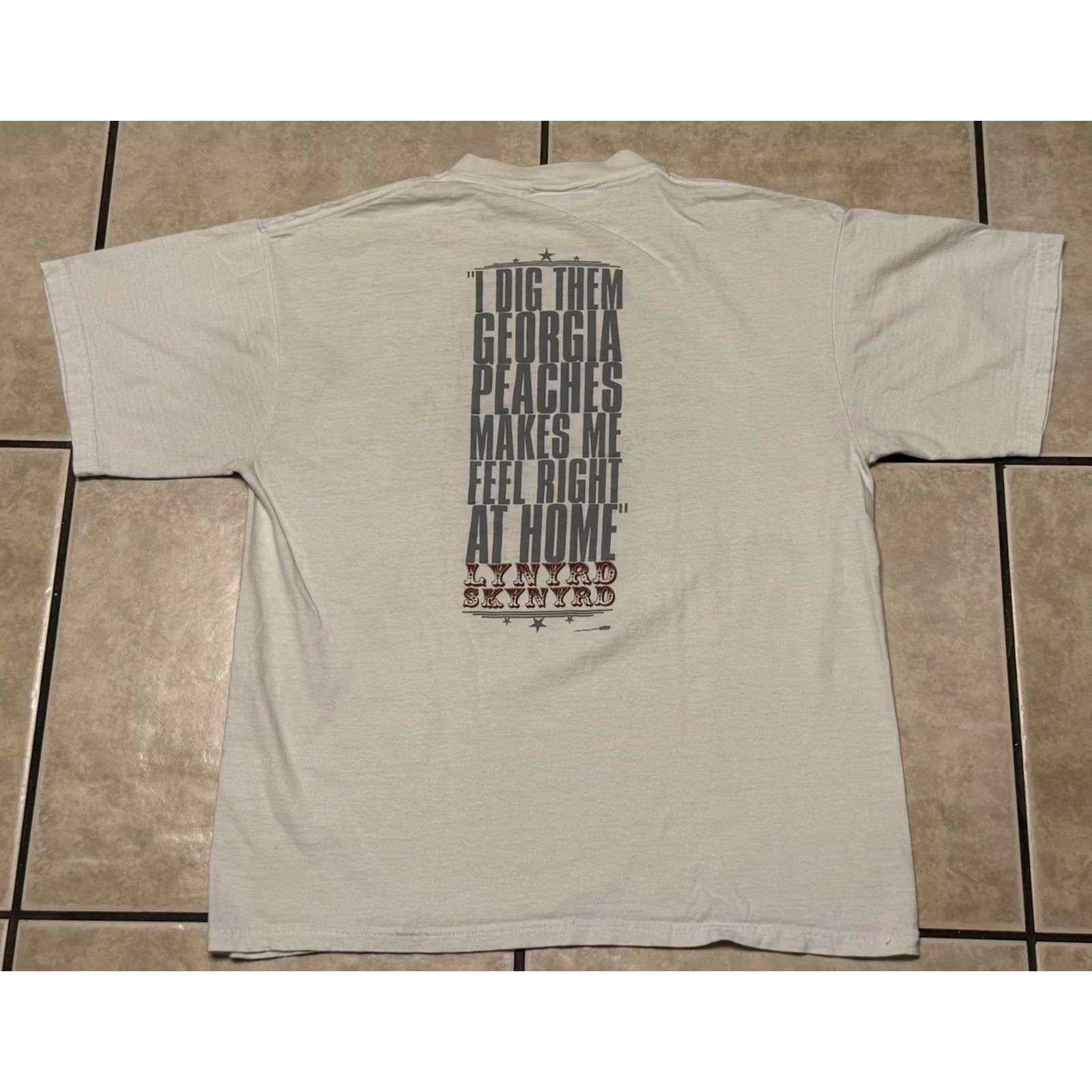 Tultex VINTAGE Lynyrd Skynyrd Georgia Peaches Shirt XL White 90s Graphic Print Crew Neck Short Sleeve Cotton Men Men’s US-XL TS Band Rock Southern Tultex Size US XL / EU 56 / 4 - 2 Thumbnail