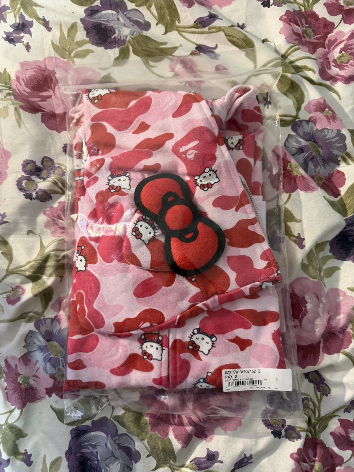 Bape Bape x Sanrio Characters Hello kitty Full zip-up Small Size S / US 4 / IT 40 - 3 Thumbnail