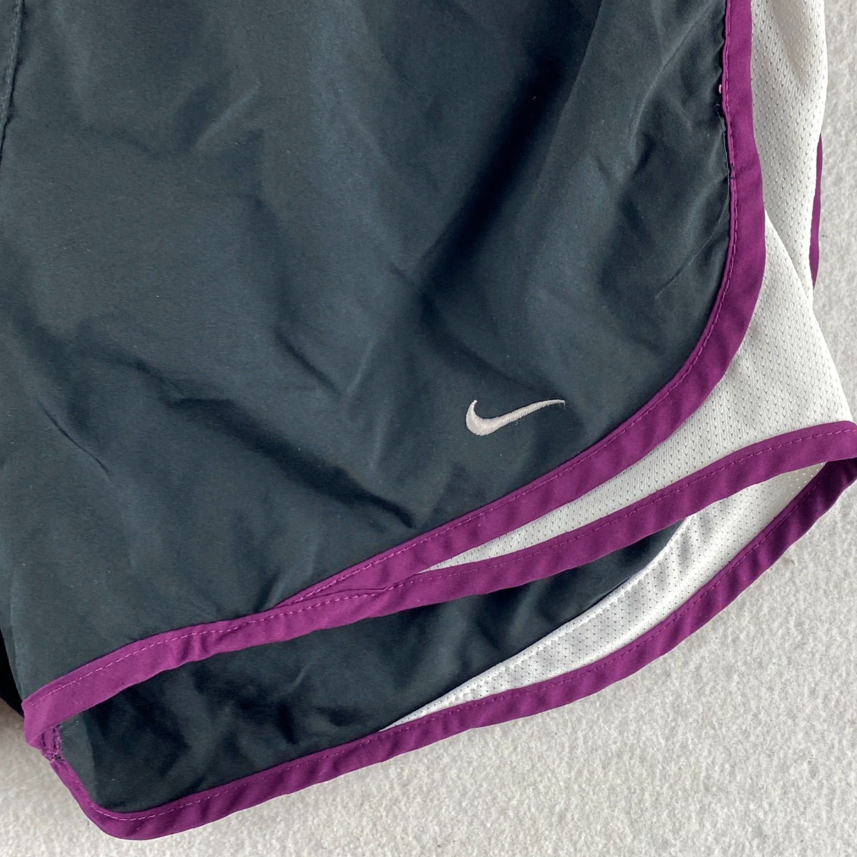 Nike Nike Running Shorts Women Small S Black Breathable Lined Drawstring Gym Active Size 28" / US 6 / IT 42 - 3 Thumbnail