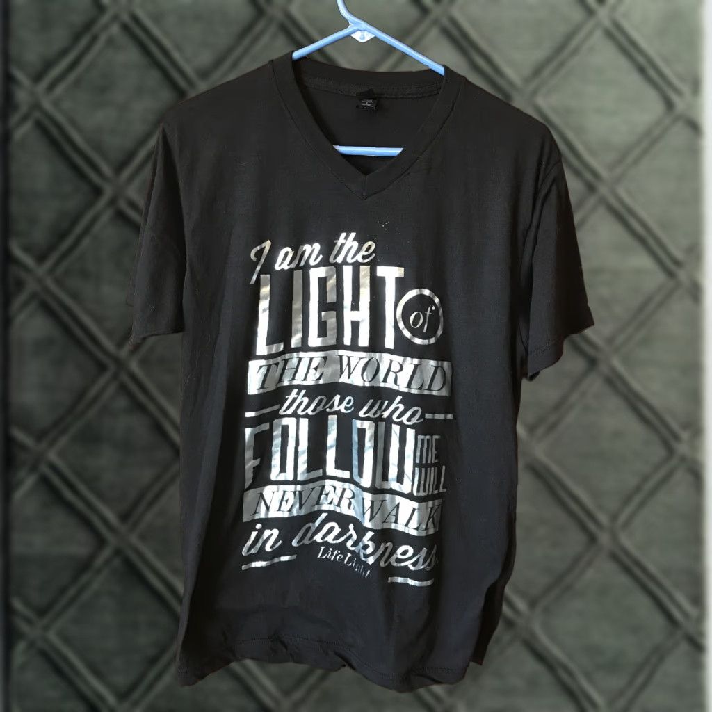 Tultex LARGE T Shirt Black Silver I Am The Light Of The World V-neck Life Light B557 Mens L Black Graphic Tee Religious Short Sleeve Cotton Blend Tultex Size US L / EU 52-54 / 3 - 1 Thumbnail