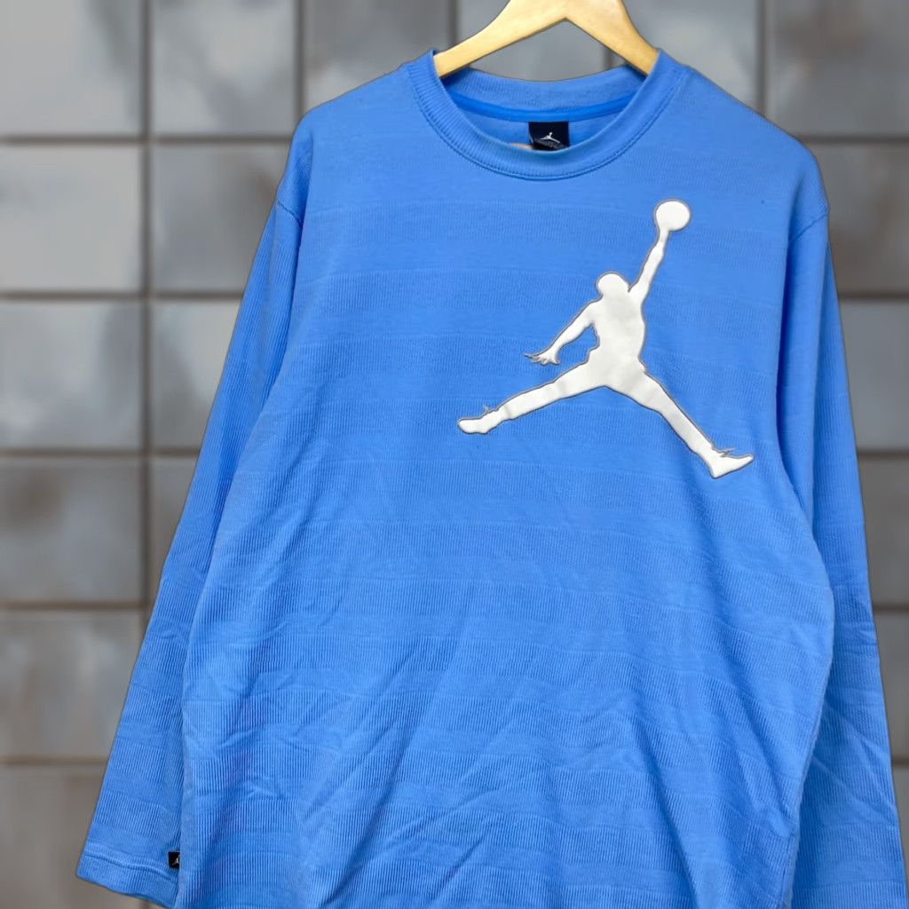 Jordan Brand VINTAGE Air Jordan Big Logo Nike Baggy Long Sleeve Shirt XL Blue Logo Mens T-Shirt 90s Size US XL / EU 56 / 4 - 1 Thumbnail