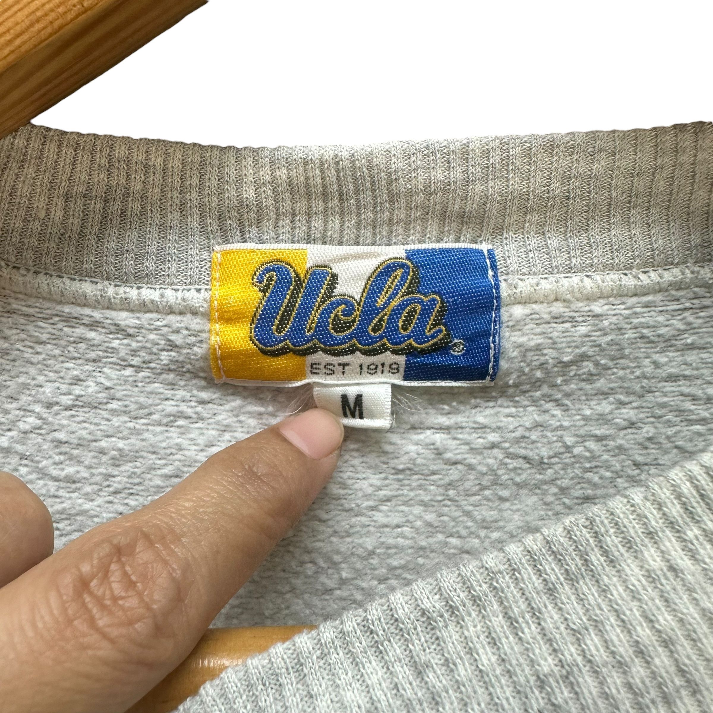 Vintage UCLA UNIVERSITY OF CALIFORNIA LOS ANGELES SWEATER #8761-025 Size US M / EU 48-50 / 2 - 6 Thumbnail