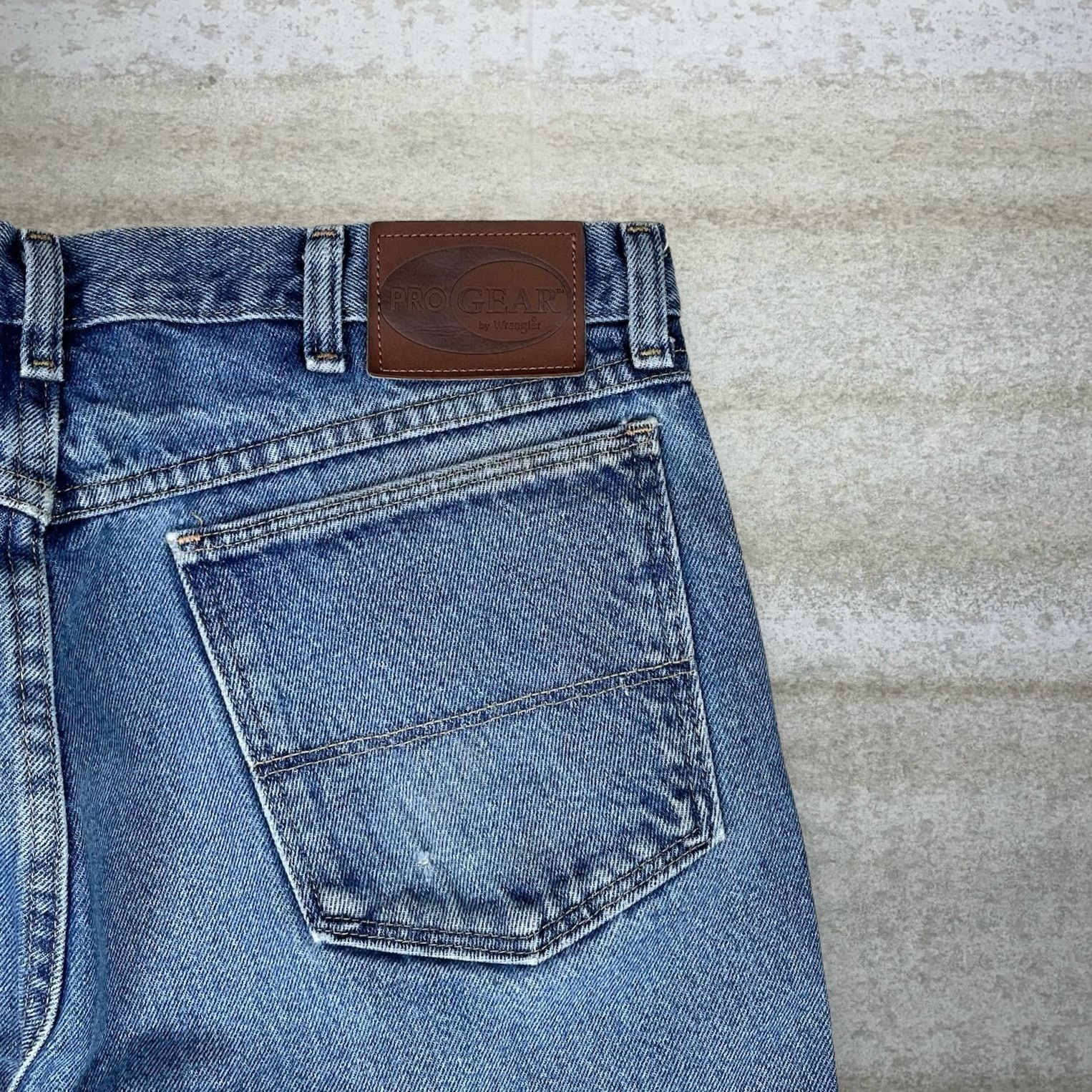 Wrangler Vintage Y2K Wrangler Jeans 35x32 Relaxed Fit Medium Wash Size US 35 - 3 Thumbnail