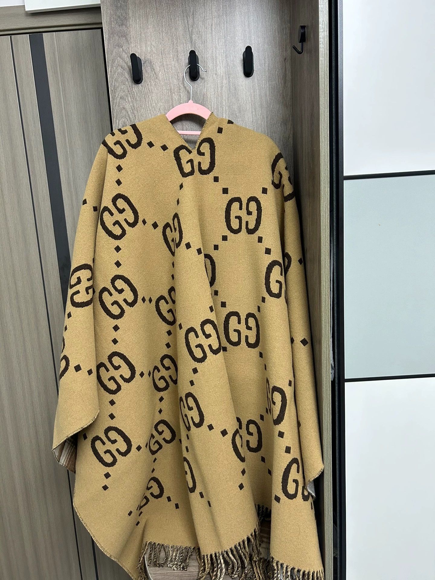 Gucci Gucci Double-Faced Cape Authentic Size ONE SIZE - 2 Thumbnail