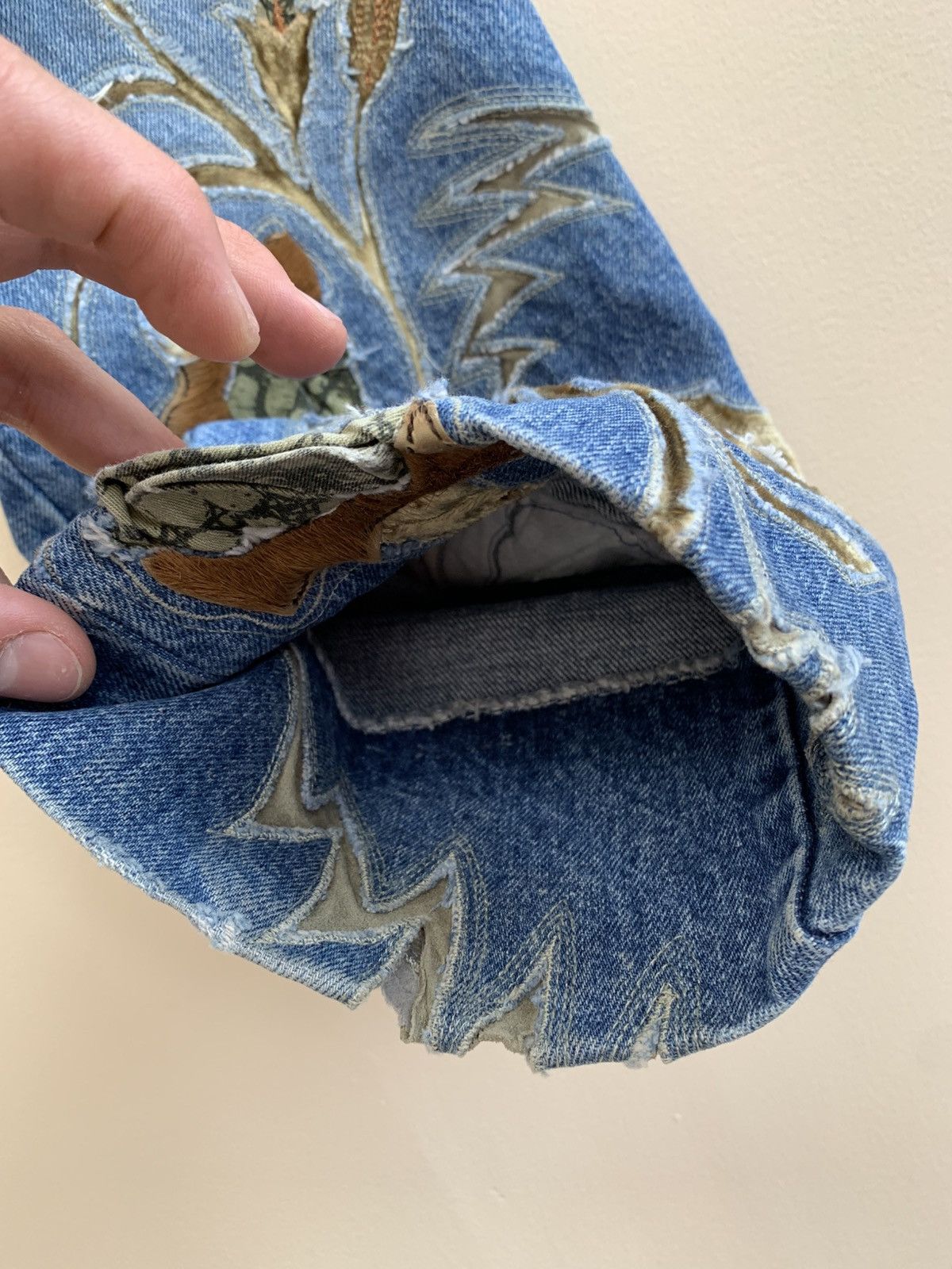 Roberto Cavalli Vintage Roberto Cavalli Blue Embroidered Flowers Denim Jeans Size US 32 / EU 48 - 12 Thumbnail