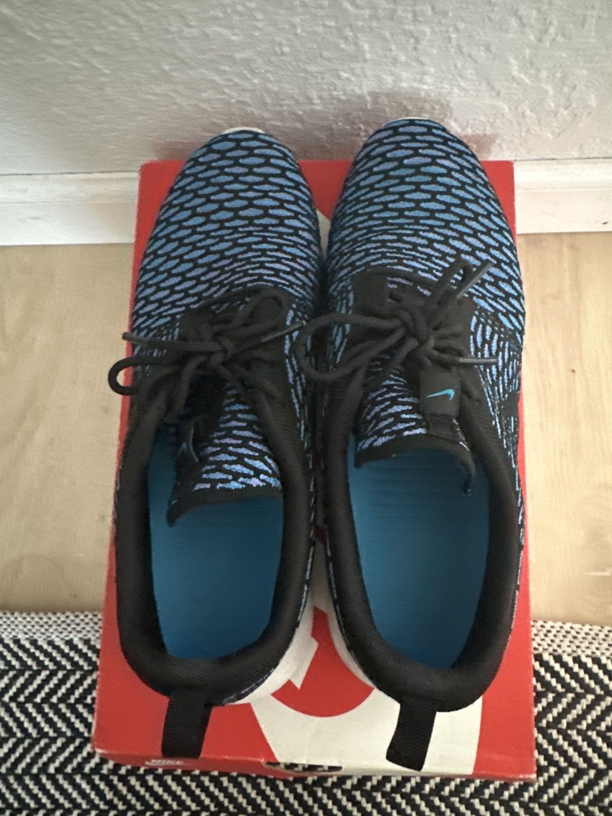Nike Nike Flyknit Rosherun size 10 Size US 10 / EU 43 - 4 Thumbnail