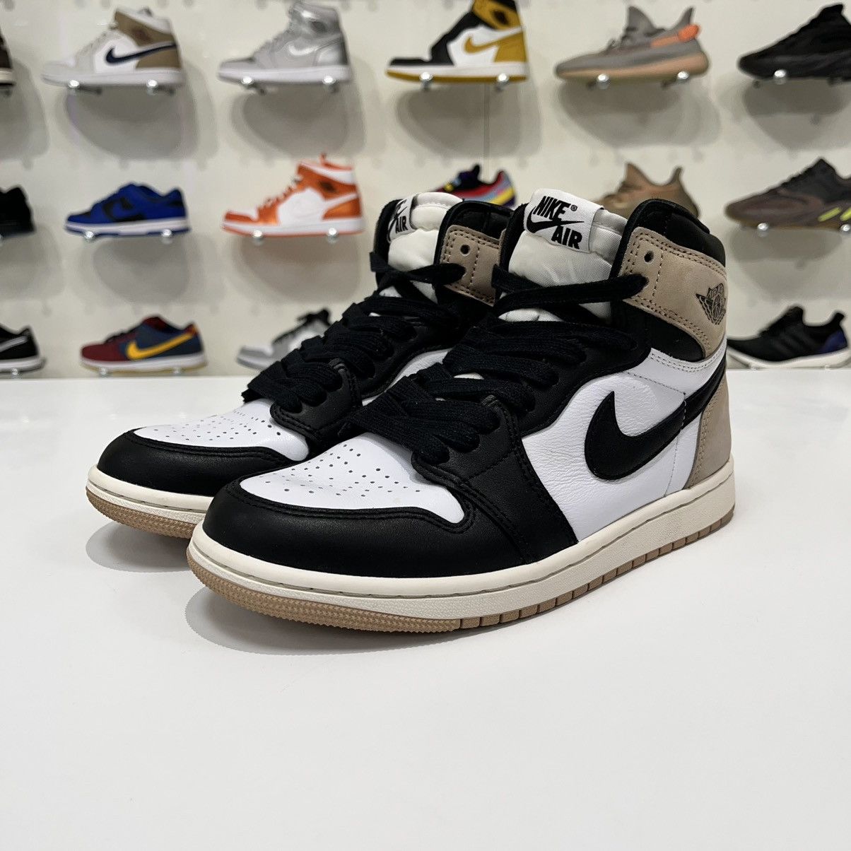 Nike Air Jordan 1 Retro High OG Latte (W) Size US 6.5 / IT 36.5 - 2 Thumbnail