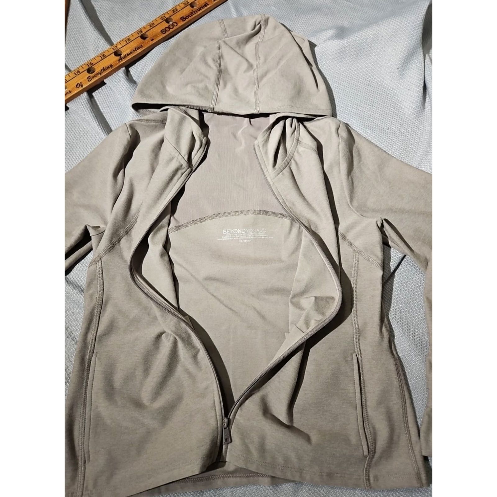 Beyond Yoga Beyond Yoga Jacket Womens XS Beige Core Spacedye High Energy Hoodie Full Zip Hoodie Unisex? No — Women’s only. Size XS / US 0-2 / IT 36-38 - 6 Thumbnail