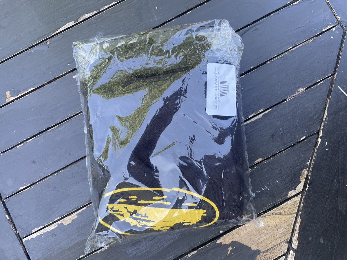 Corteiz - T shirt island Alcatraz black and yellow Size US M / EU 48-50 / 2 - 8 Thumbnail