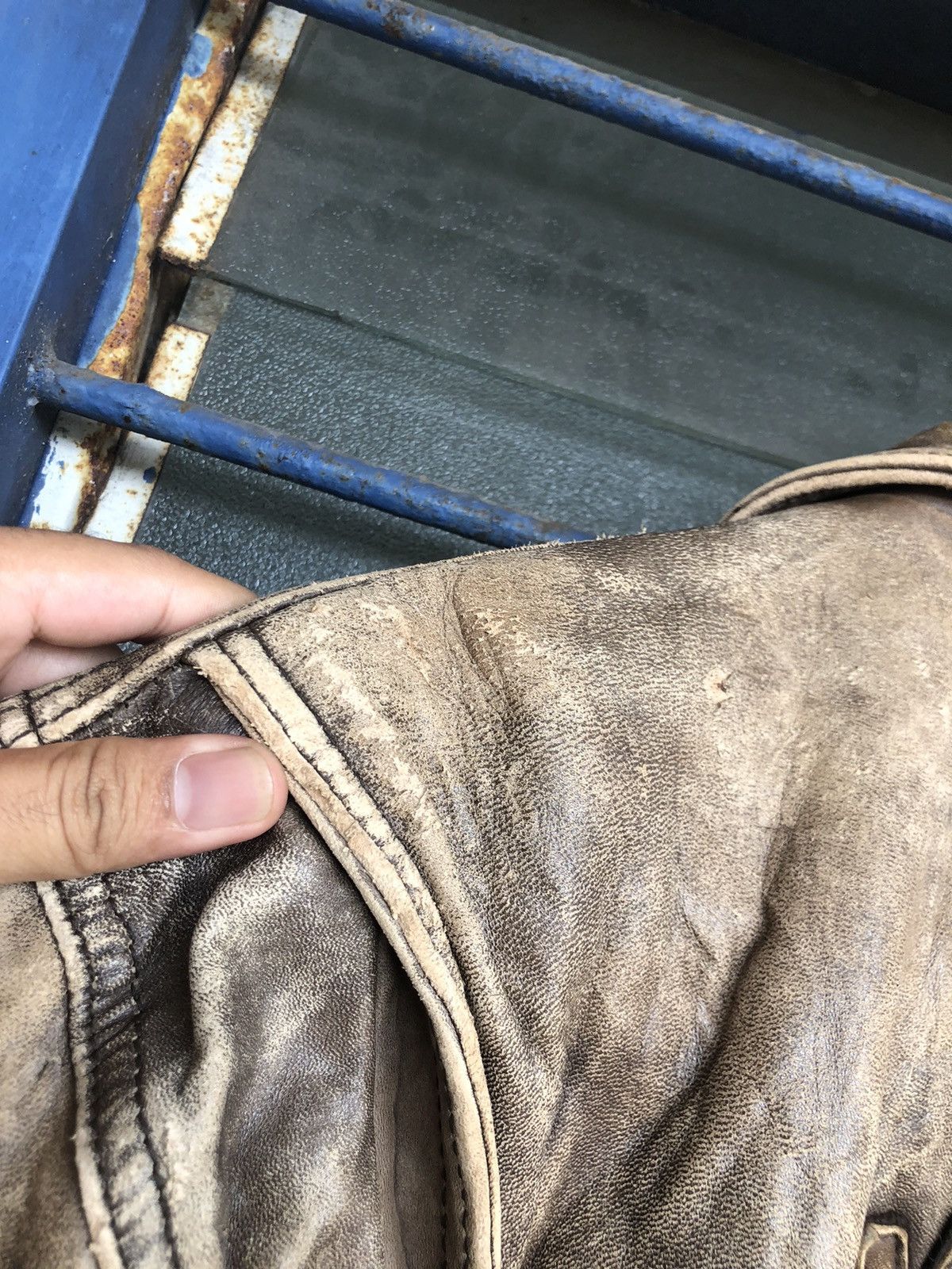 Vintage Vintage Us Air Force Distressed Flying Leather Jacket Size US M / EU 48-50 / 2 - 19 Thumbnail