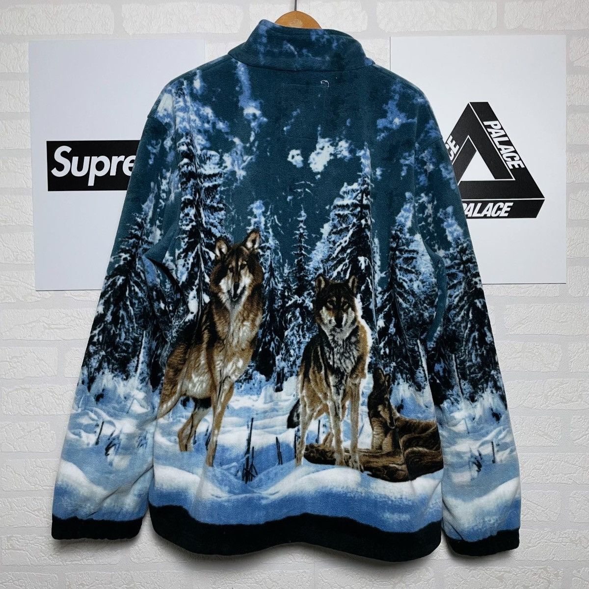 Japanese Brand Vintage Atlas for Men Nature Wolfs Overprint Fleece Jacket Size US XL / EU 56 / 4 - 2 Thumbnail