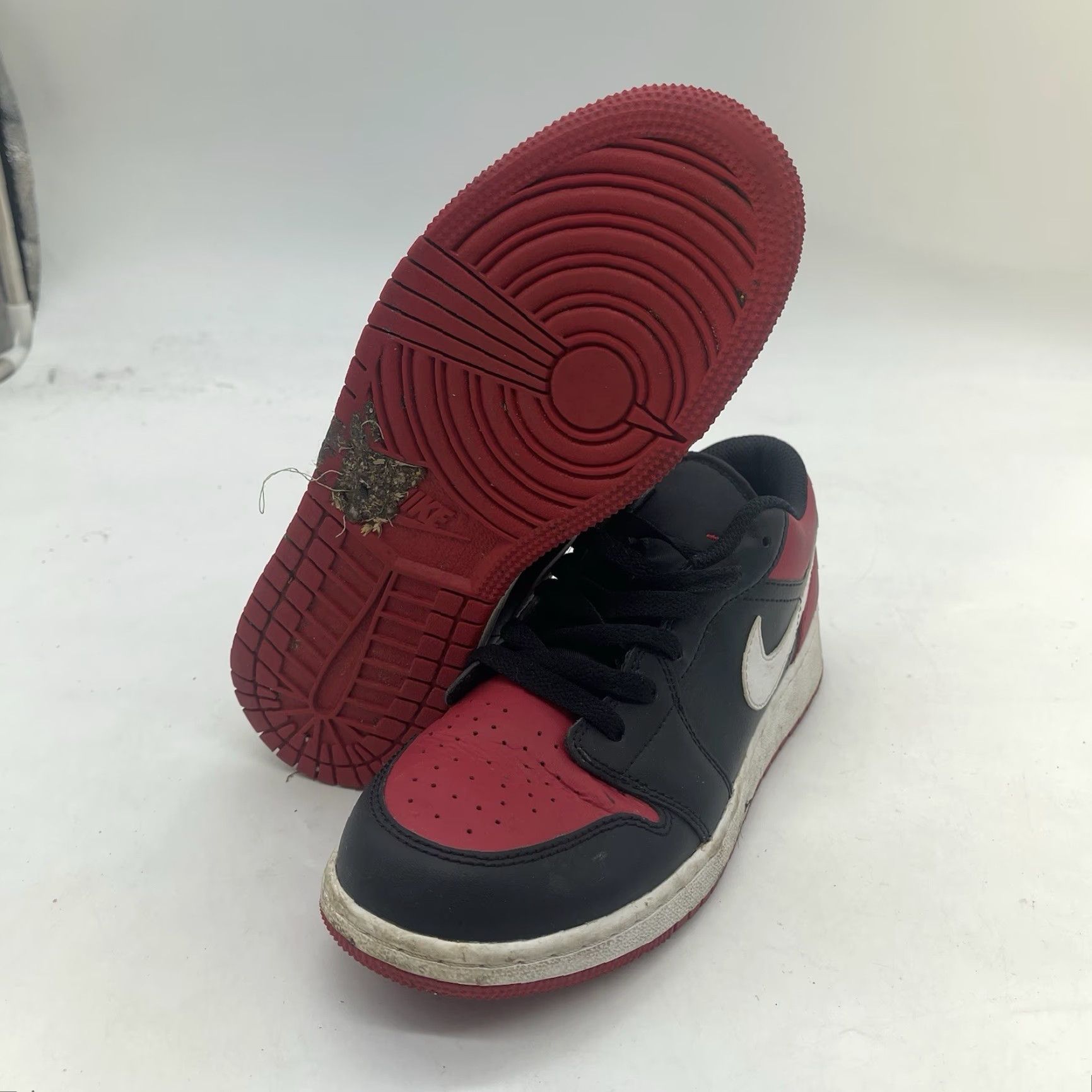 Jordan Brand Air Jordan Low GS 1 Retro Bred Toe Shoe 5.5Y Women US 7 Black White Gym Red Leather 2021 Sneakers Mens/ Womens Size US 5.5 / IT 35.5 - 2 Thumbnail