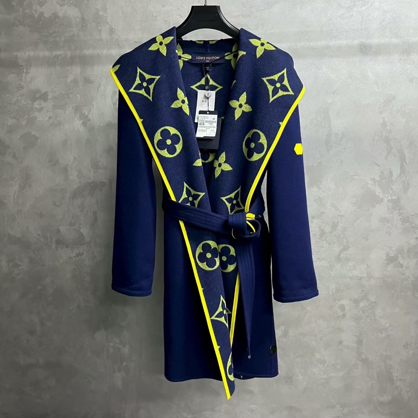 Louis Vuitton Louis Vuitton Blue Coat S Women Size S / US 4 / IT 40 - 1 Thumbnail