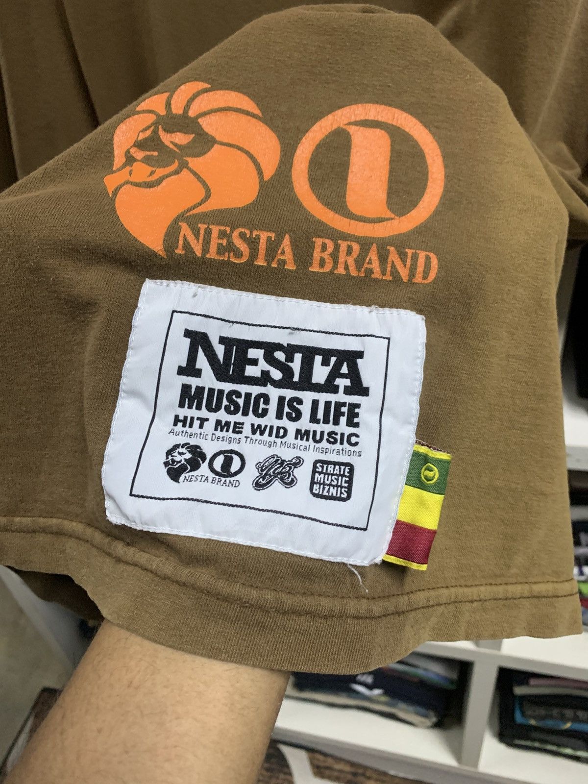 Vintage Vintage Nesta Brand T-Shirt Size US XXL / EU 58 / 5 - 6 Thumbnail