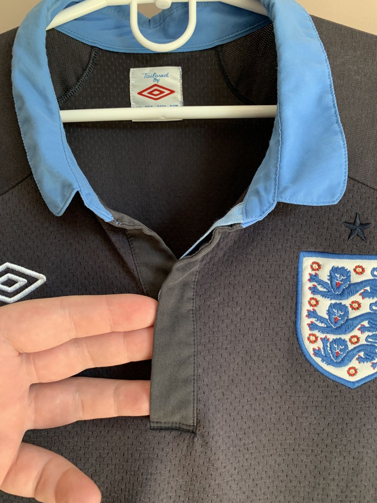 Umbro England 2011/13 away Umbro Football shirt jersey soccer XXL Size US XXL / EU 58 / 5 - 6 Thumbnail