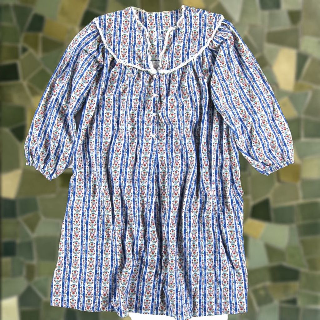 Vintage Lanz Of Salzburg Cotton White Blue Red Heart Floral Long Sleeve Nightgown S-M Size S / US 4 / IT 40 - 1 Thumbnail