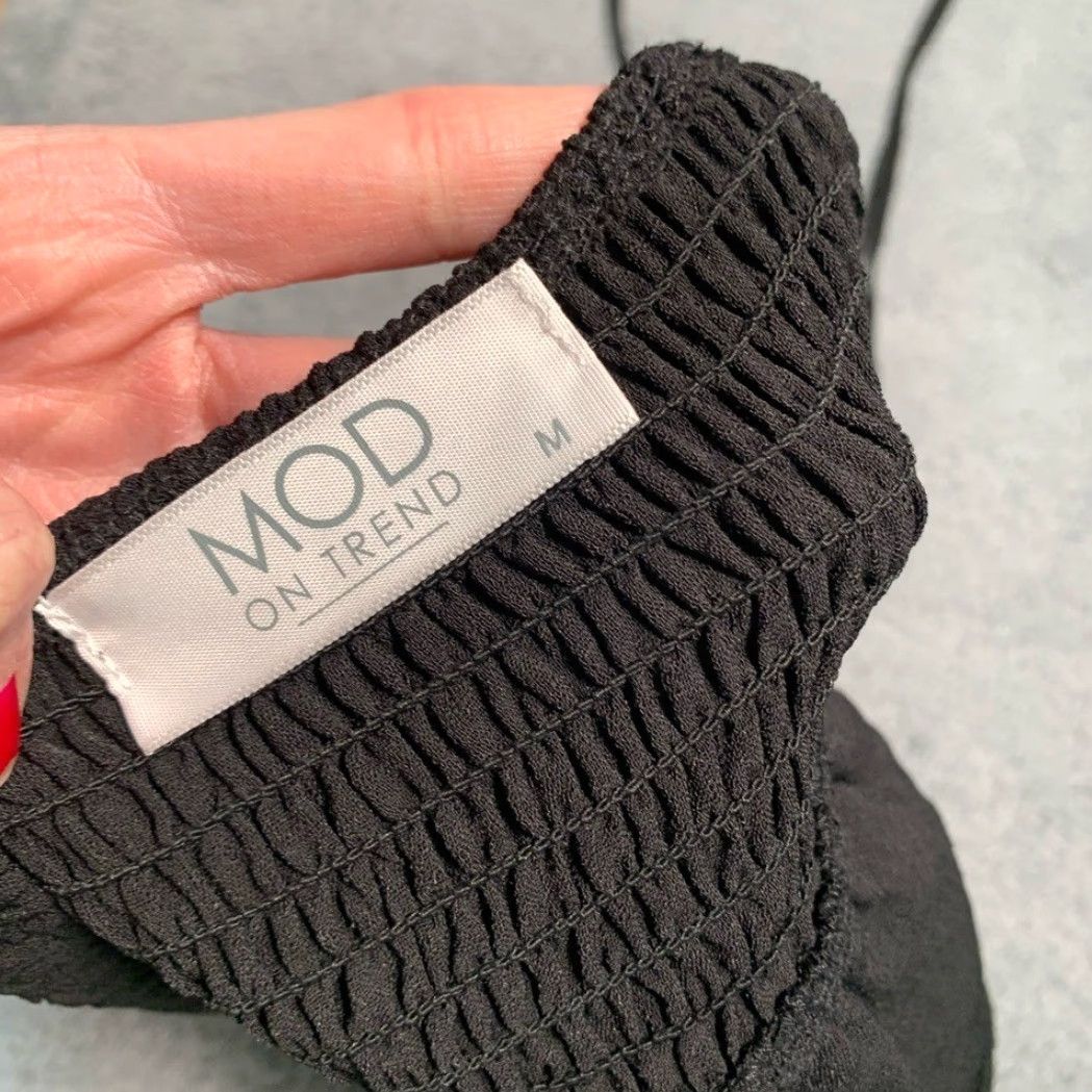Vintage NWT Mod on trend smocked Black Halter Top medium Tank Women M Black NWT Halter Top Smocked Mod on trend Tank Medium Women Size M / US 6-8 / IT 42-44 - 7 Thumbnail