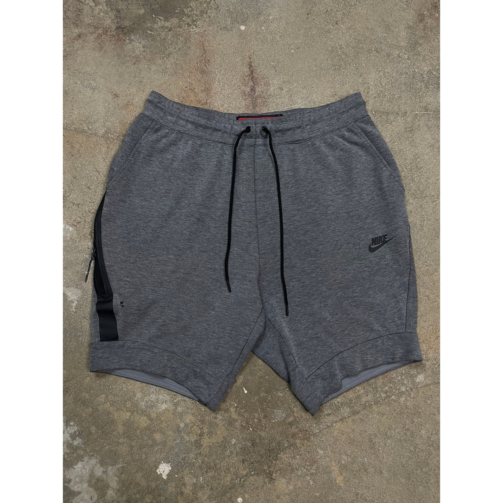 Nike Nike Tech Shorts grey Used Medium Size US 32 / EU 48 - 1 Thumbnail