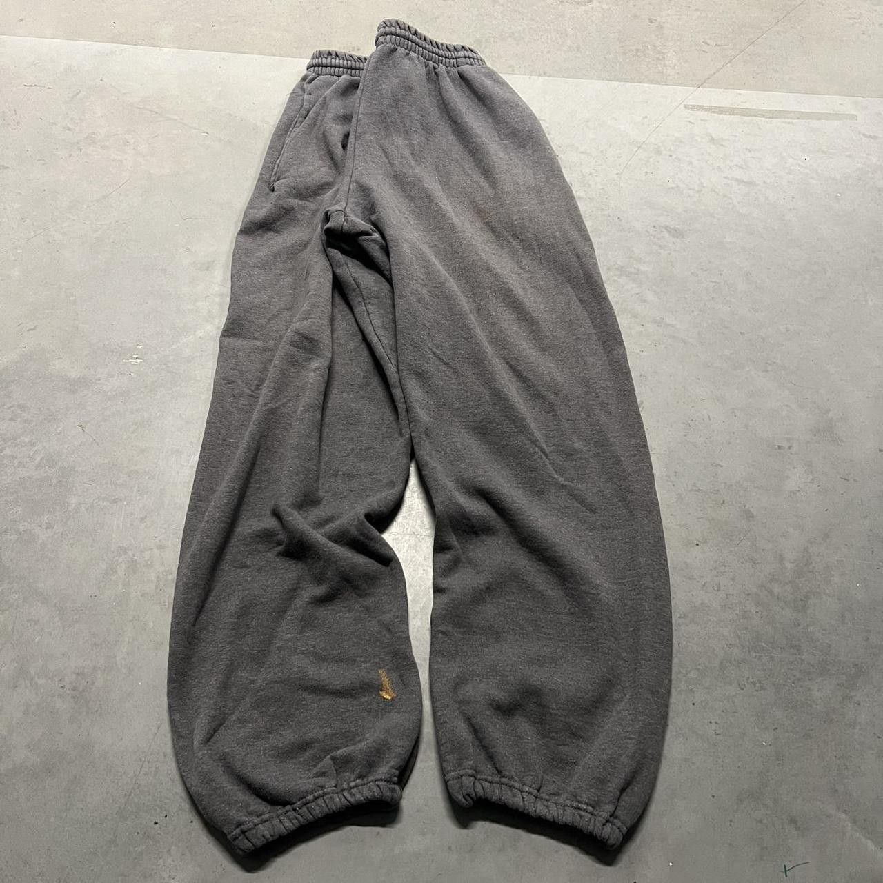 Vintage Vintage Y2K/2000s Grey Essential Loungewear sweatpants with pockets and adjustable waistband! Size US 30 / EU 46 - 2 Thumbnail