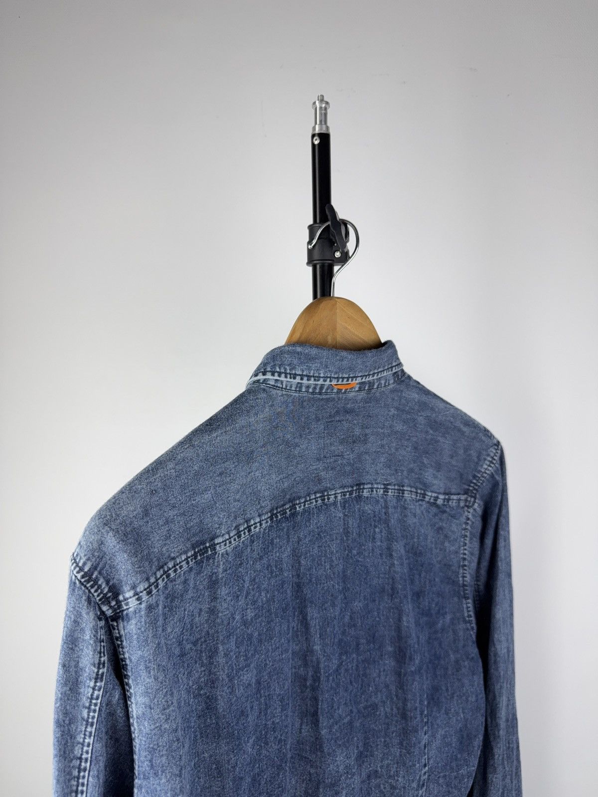 Hugo Boss Designer BOSS Hugo Boss Denim Shirt Slim Fit Casual Blue 00s Size US M / EU 48-50 / 2 - 10 Thumbnail