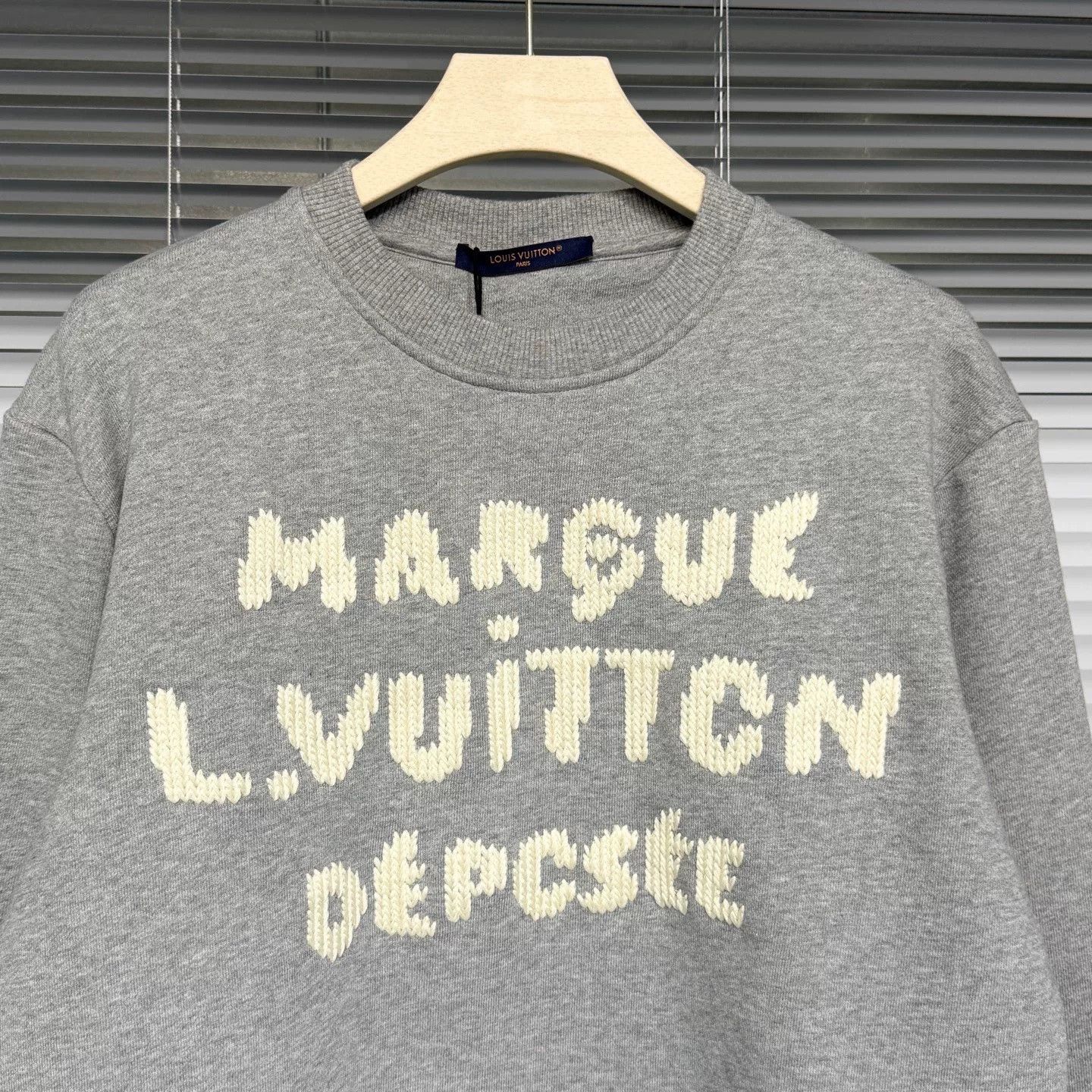 Louis Vuitton LV 2026 Embroidered Logo Sweatshirt M Size US M / EU 48-50 / 2 - 3 Thumbnail