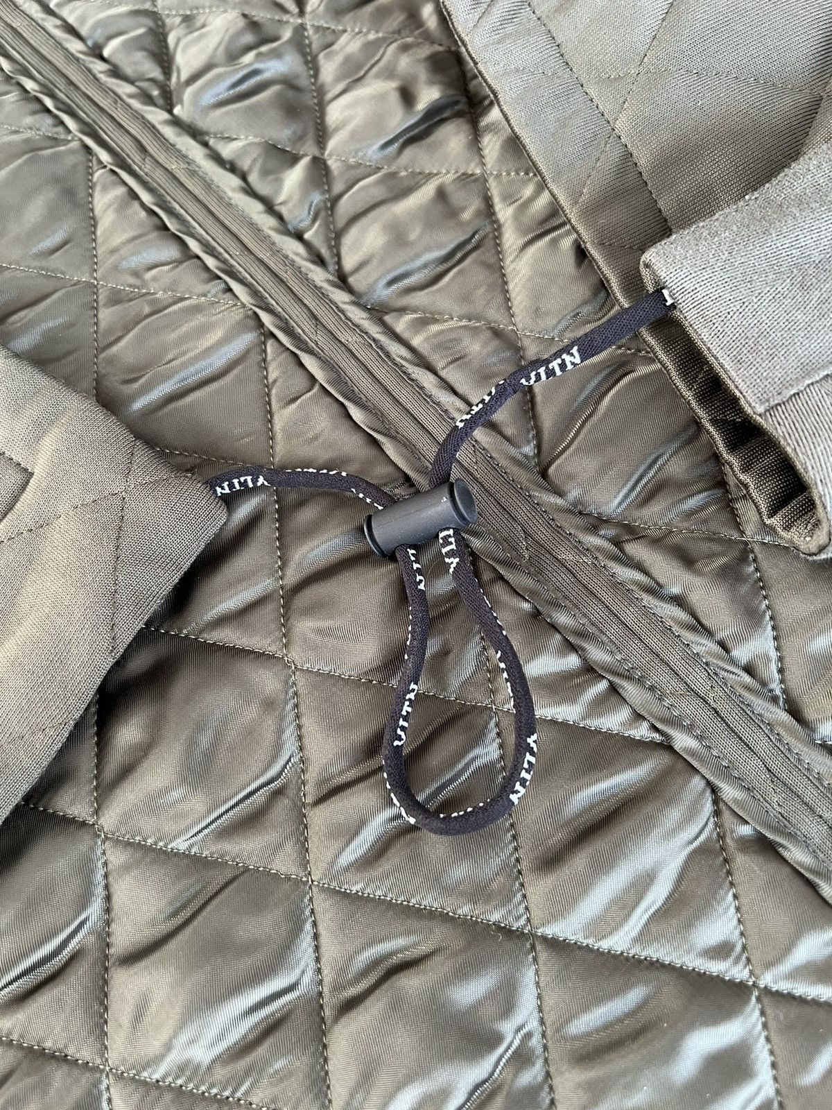 Valentino Poncho cloak in quilted polyamide/cotton blend, Italy Size US L / EU 52-54 / 3 - 17 Thumbnail