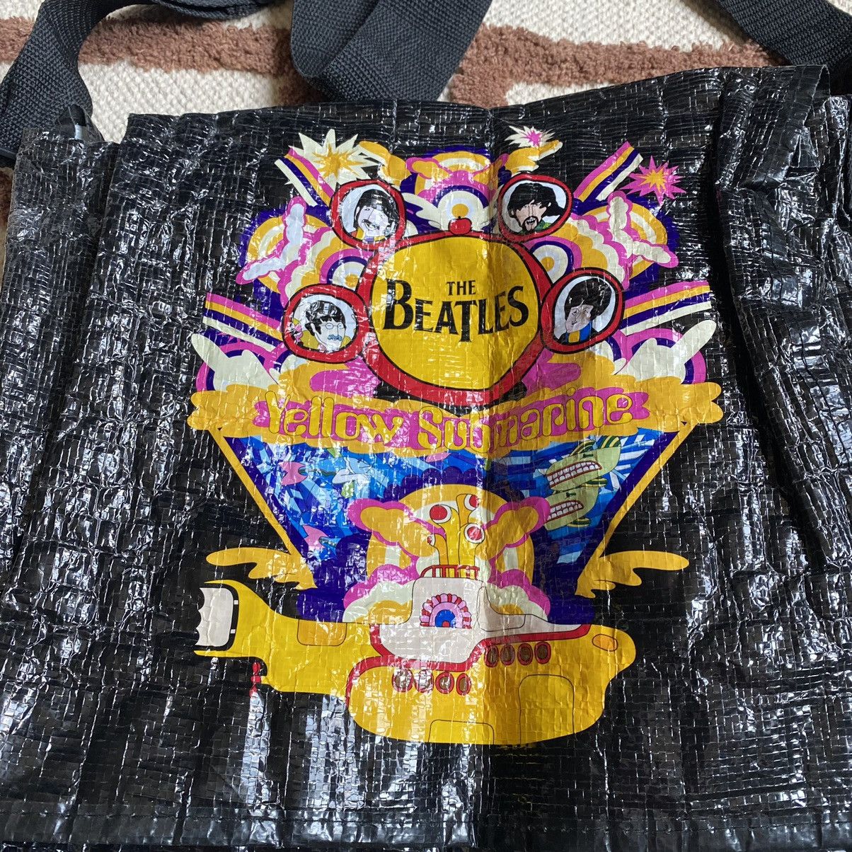 Band Tees VINTAGE THE BEATLES YELLOW SUBMARINE CROSSBODY BAG Size ONE SIZE - 3 Thumbnail
