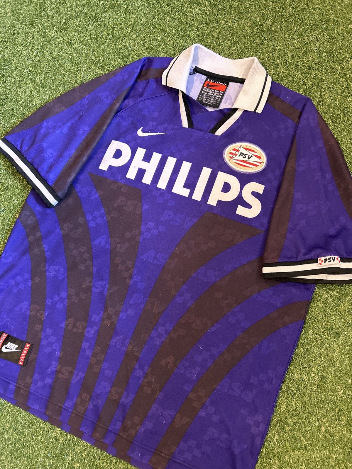 Nike 96/97 PSV Eindhoven Away Shirt Size US XL / EU 56 / 4 - 4 Thumbnail