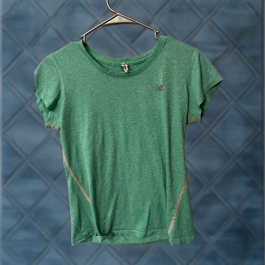 New Balance New Balance Green Crew Neck Short Sleeve T-Shirt Women’s Size S Size S / US 4 / IT 40 - 1 Thumbnail