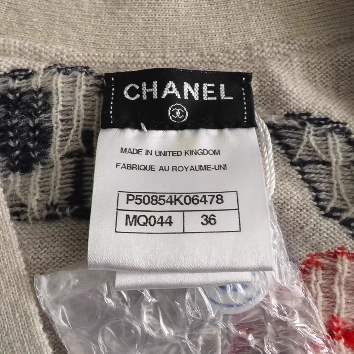 Chanel Chanel Resort Cashmere Cardi Pearl Camellia Button Size XS / US 0-2 / IT 36-38 - 3 Thumbnail