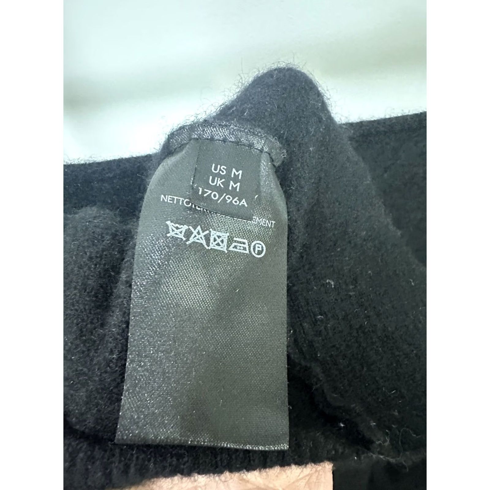 Vintage Pilcro Anthropologie Cropped Boxy 100% Cashmere Black V-Neck Sweater Size M Womens Pullover Size M / US 6-8 / IT 42-44 - 4 Thumbnail