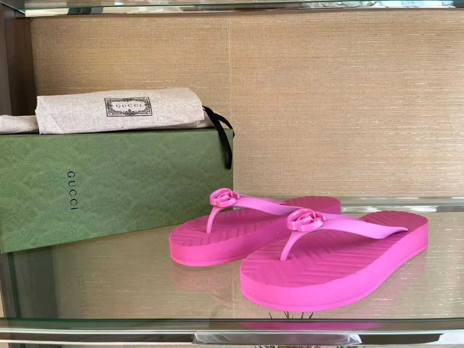 Gucci o1rshd1 Chevron Flip Flops in Pink Size US 12 / IT 42 - 2 Thumbnail
