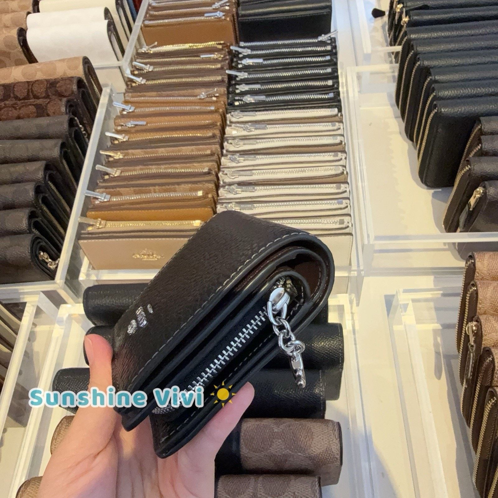 Coach NWT Coach Snap Wallet CBO77 Gold/Black Shiny Pebble Leather Size ONE SIZE - 5 Thumbnail