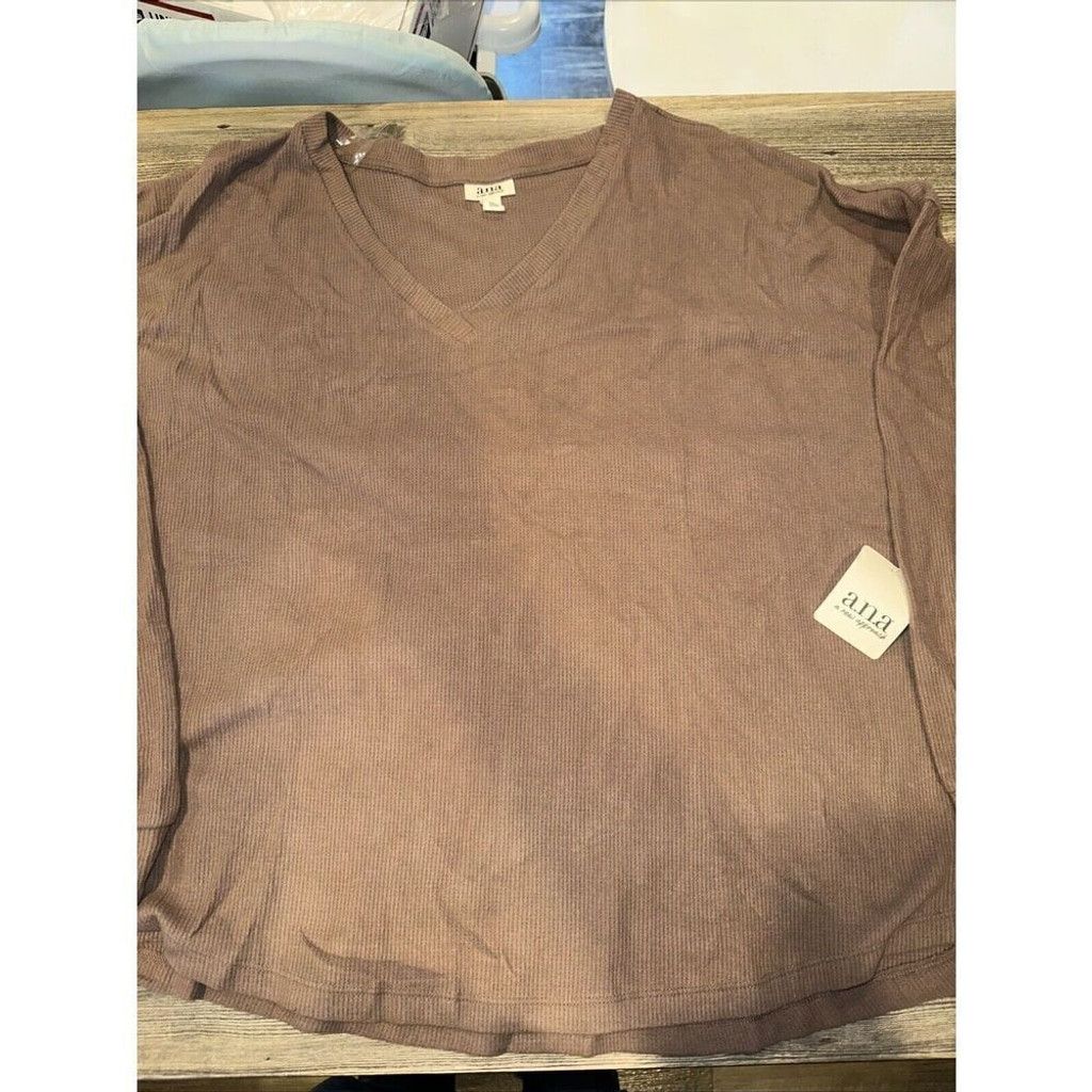Target Basics a.n.a Womens Semi Sweet Choc Chip V-Neck Top Size 3X. 10 Size 3XL / US 20-22 - 1 Thumbnail