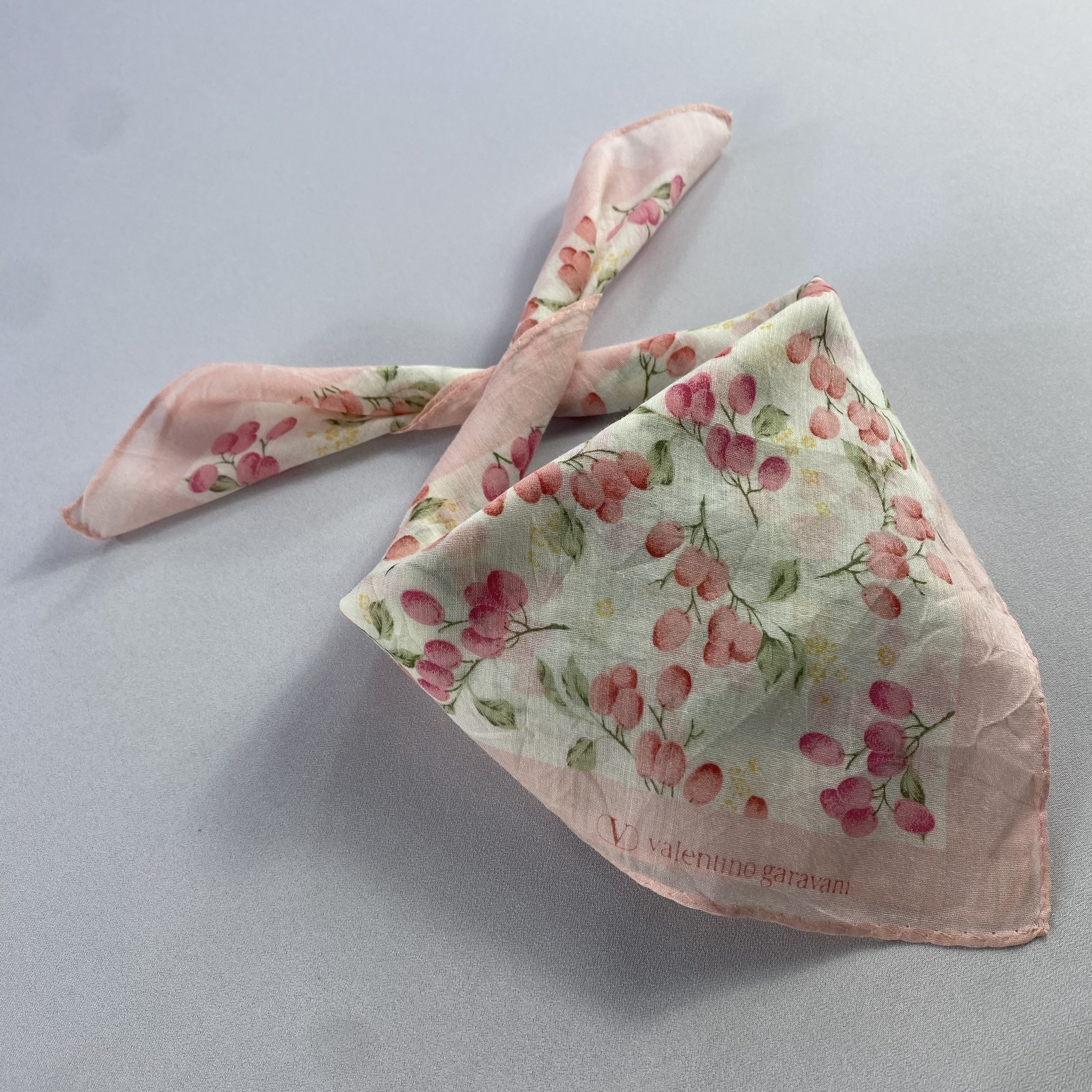 Vintage Valentino Garavani Bandana/ Handkerchief / Neckerchief Size ONE SIZE - 2 Thumbnail