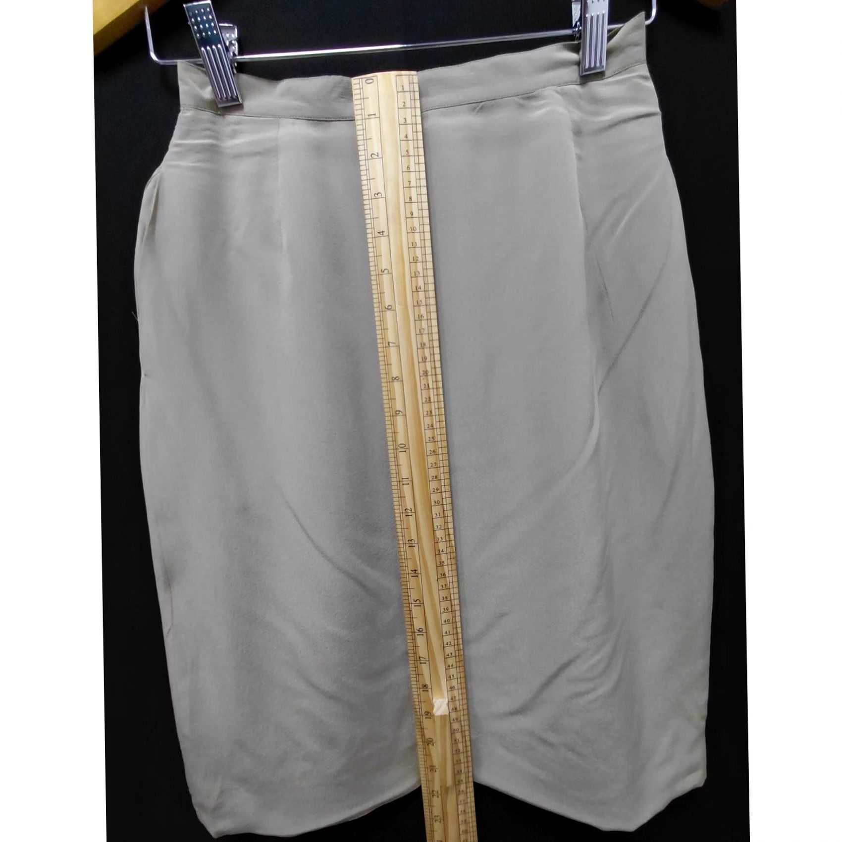 Calvin Klein Calvin Klein Silk Skirt Beige Solid 100% Silk Knee Length A-Line Regular Size 4 Womens Size 27" / US 4 / IT 40 - 6 Thumbnail