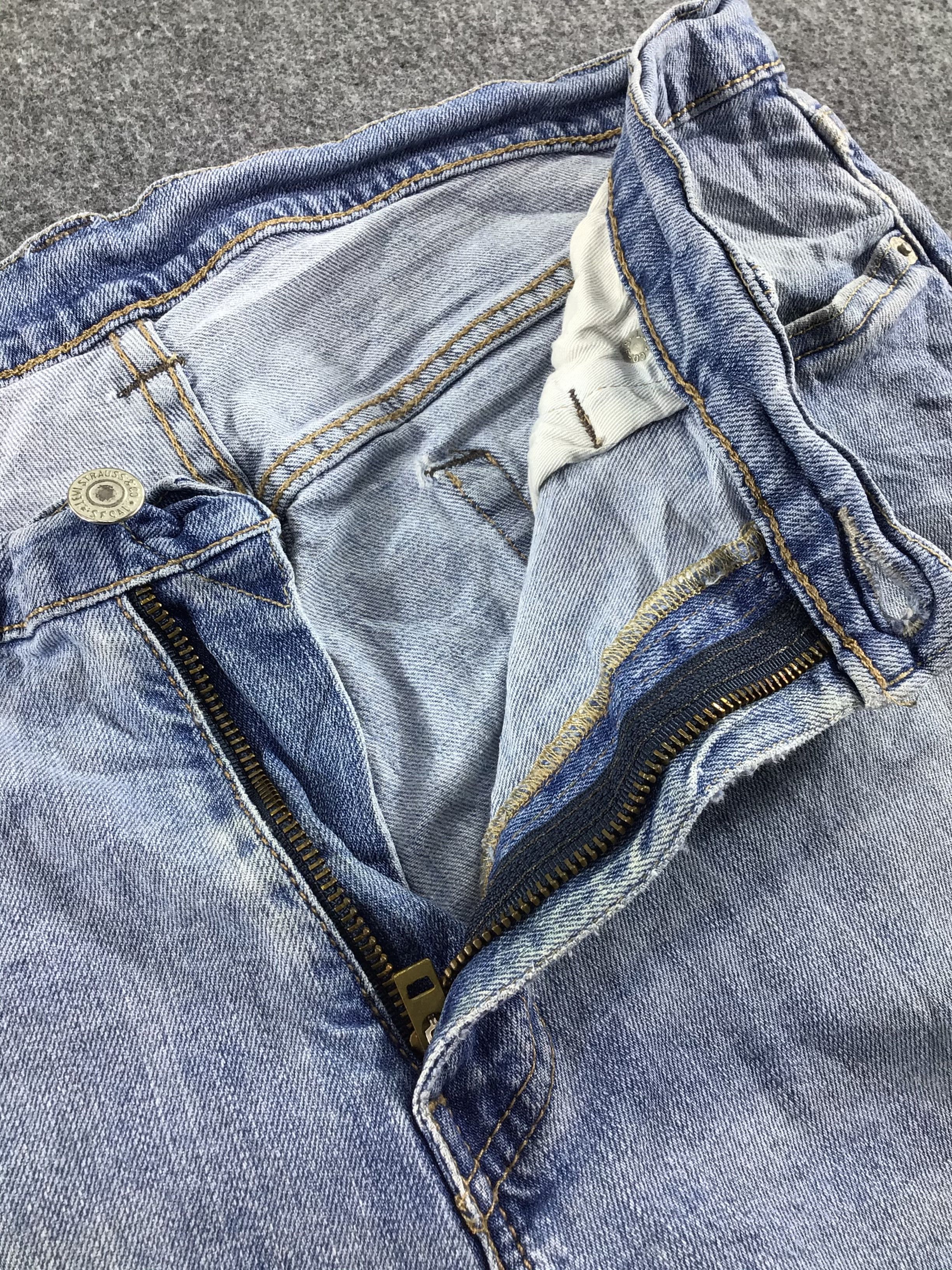 Levi's Vintage Light Wash Levis 514 Jeans-J468 Size US 35 - 8 Thumbnail