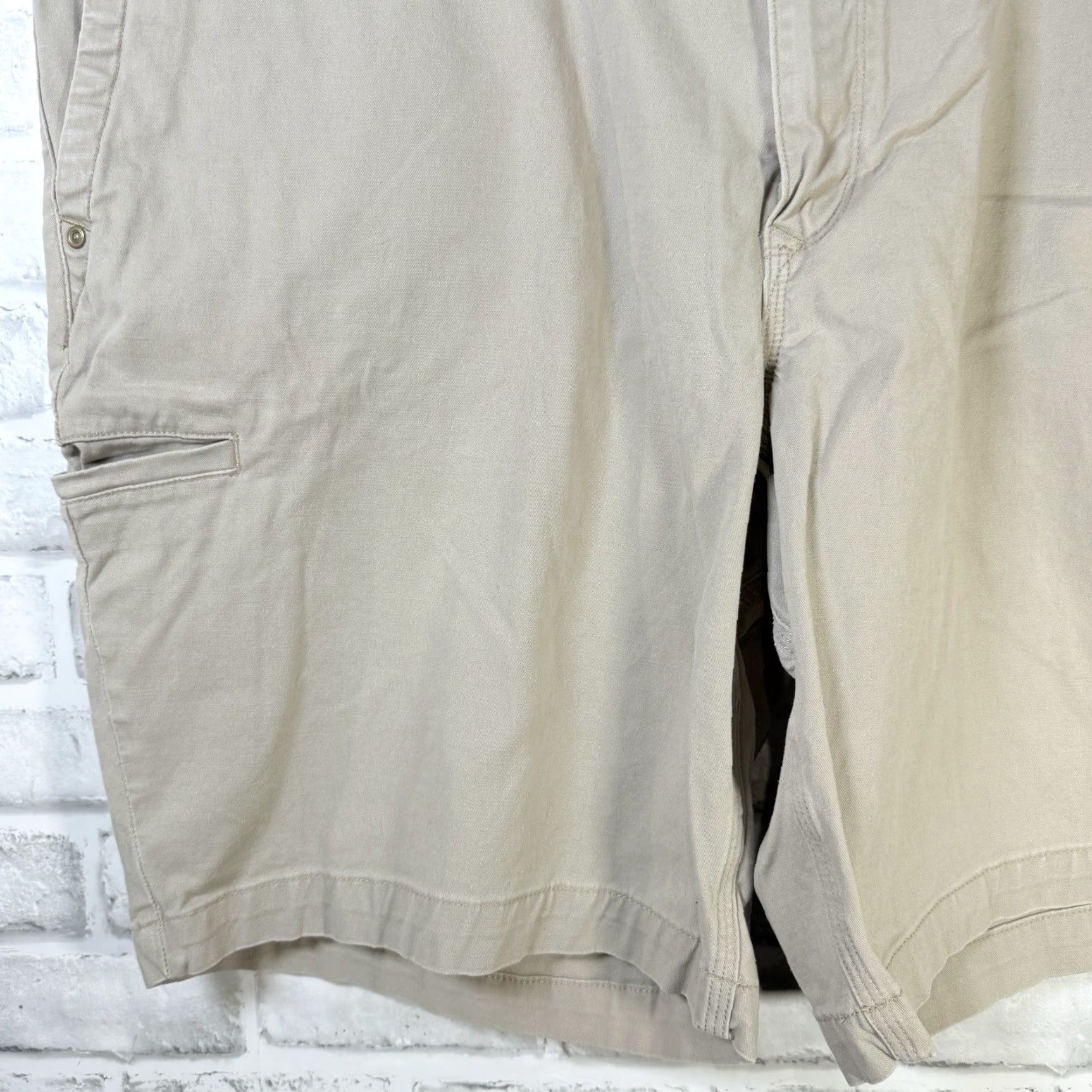 CO Duluth Cargo Shorts Beige Cotton Blend Mens Size 44 Regular Size US 44 / EU 60 - 3 Thumbnail