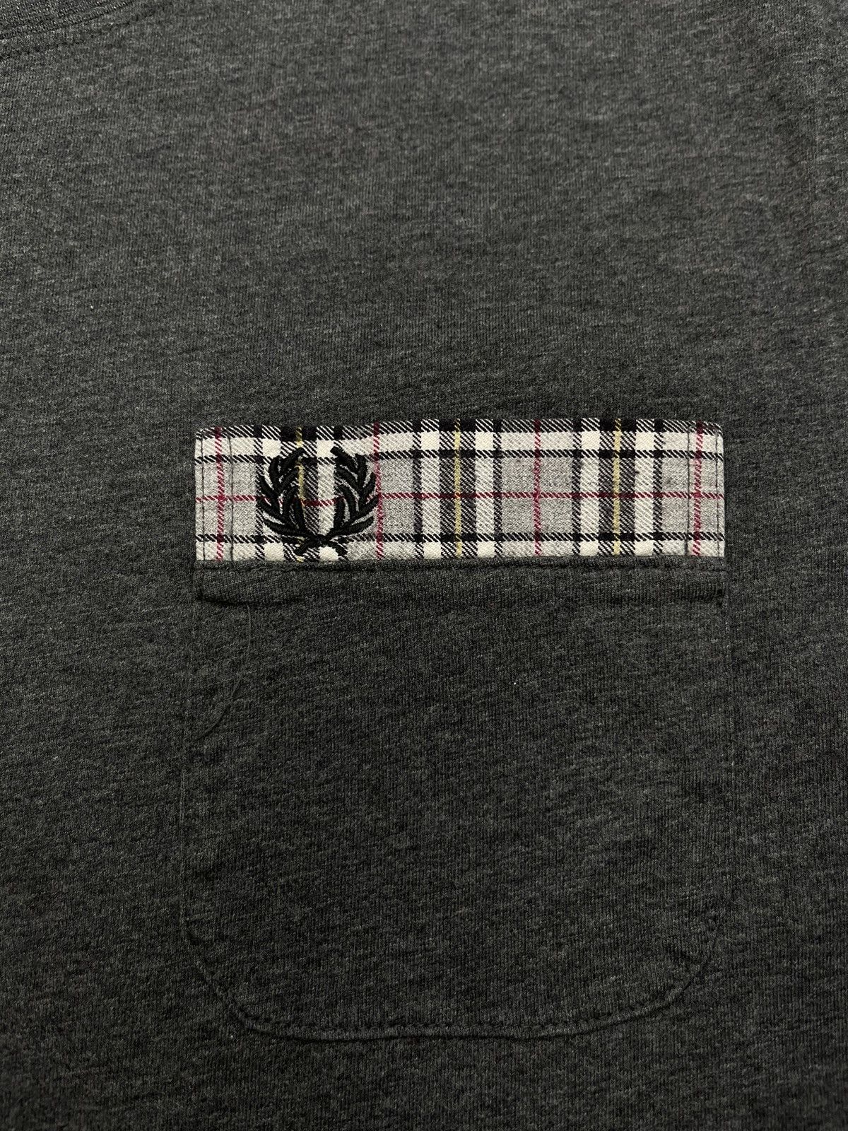 Fred Perry × Vintage Vintage Fred Perry T Shirt Grey Y2K Size L Size US L / EU 52-54 / 3 - 4 Thumbnail