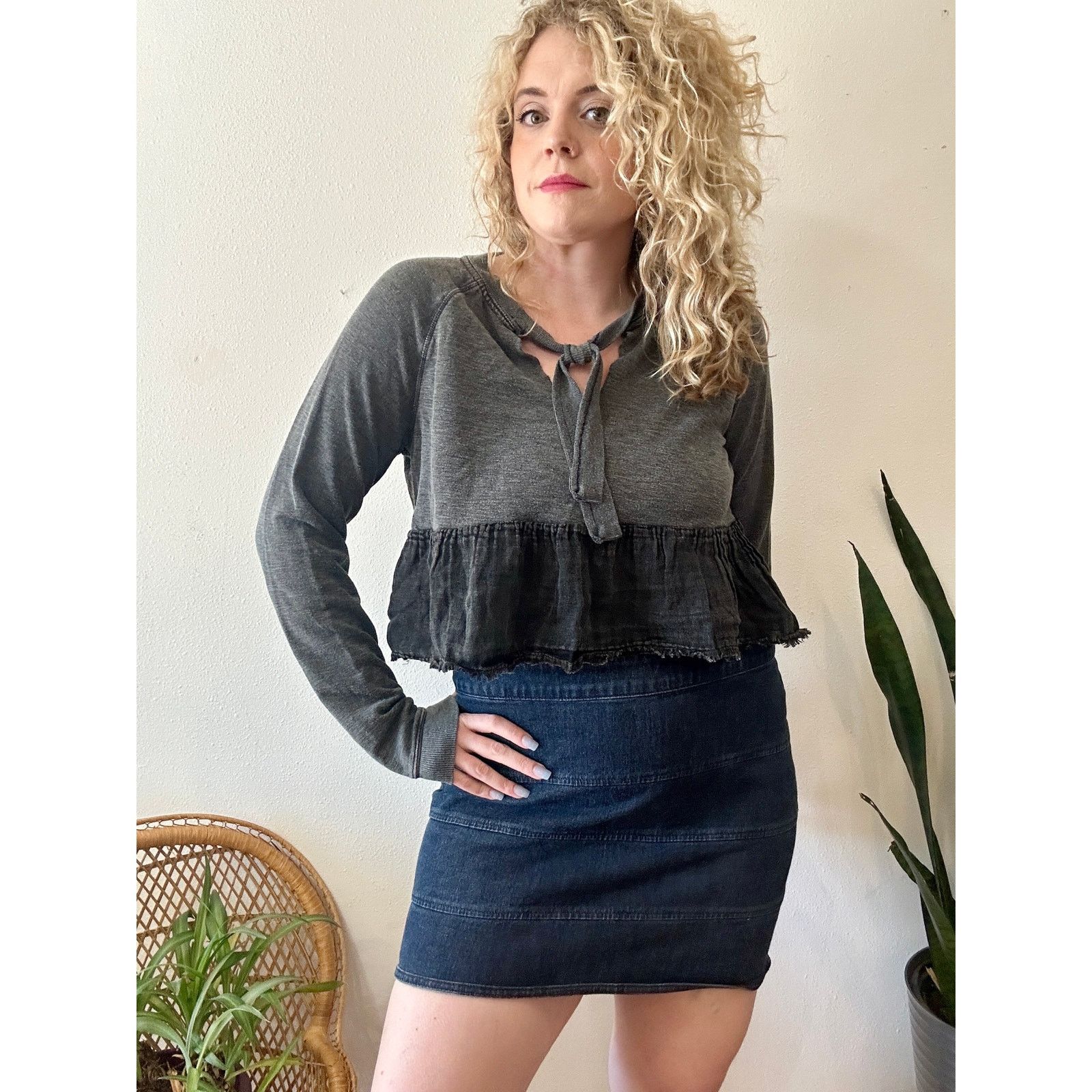 Free People Free People Crop Ruffle Keyhole Top Size Medium Size M / US 6-8 / IT 42-44 - 1 Thumbnail