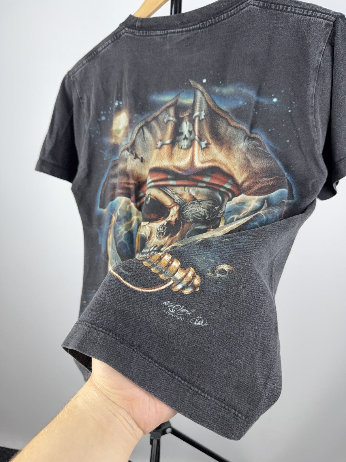 Vintage Vintage Pirate Skull Graphic Tee Y2K Rock Biker T-Shirt Size US S / EU 44-46 / 1 - 7 Thumbnail