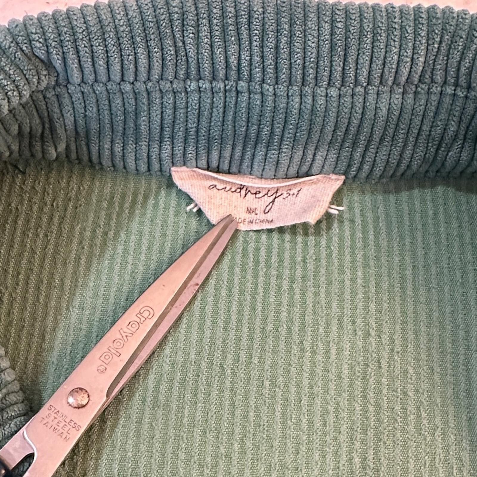 Other Audrey 3+1 M/L Oversized Corduroy Button Down Shirt Teal EUC Size L / US 10 / IT 46 - 3 Thumbnail