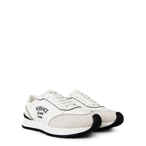 o1g2r1mq0824 New Logo Runner Trainers White & Black