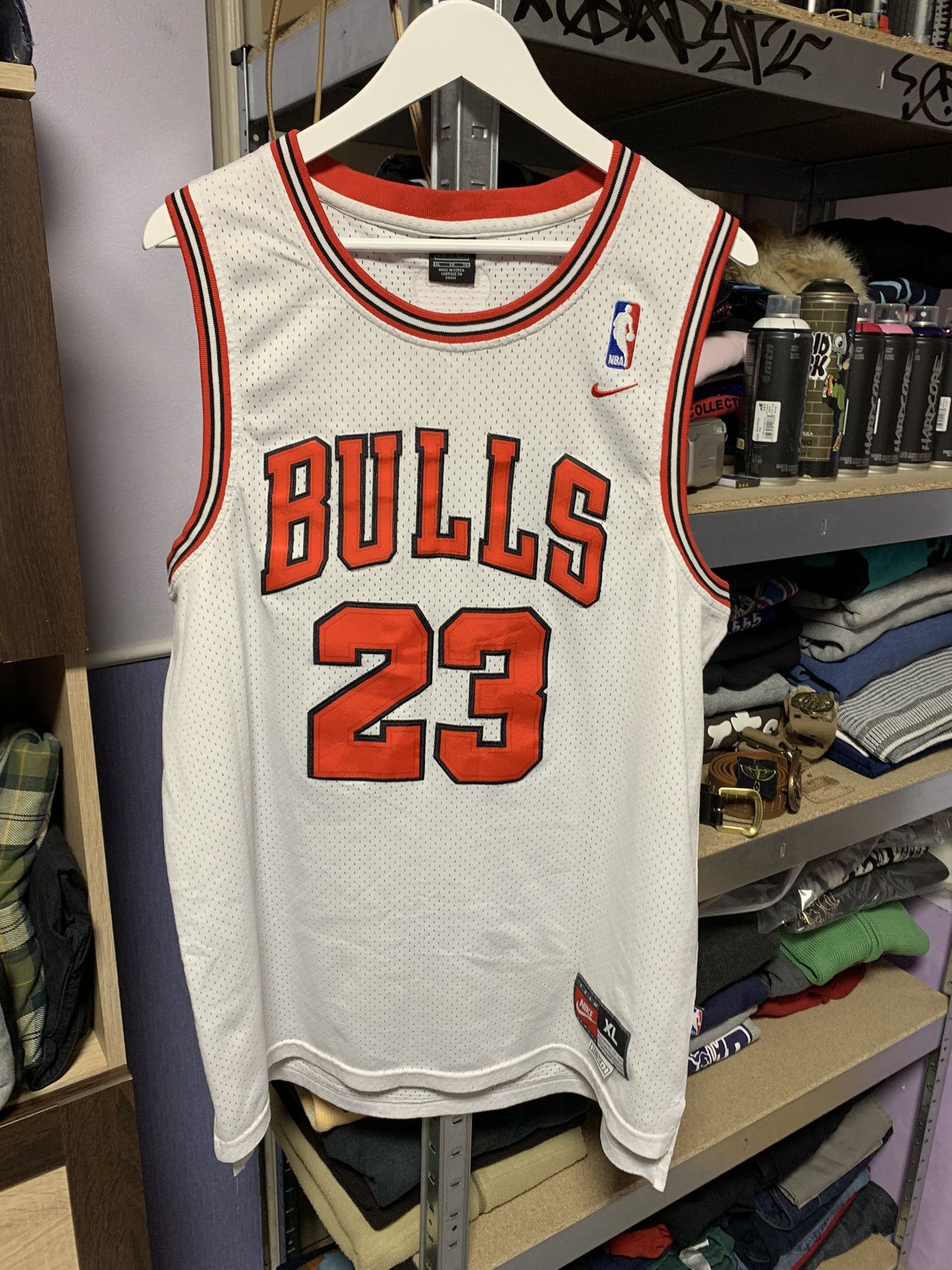 Nike Vintage Nike Chicago Bulls NBA Jersey Jordan #23 XL Size US XL / EU 56 / 4 - 2 Thumbnail