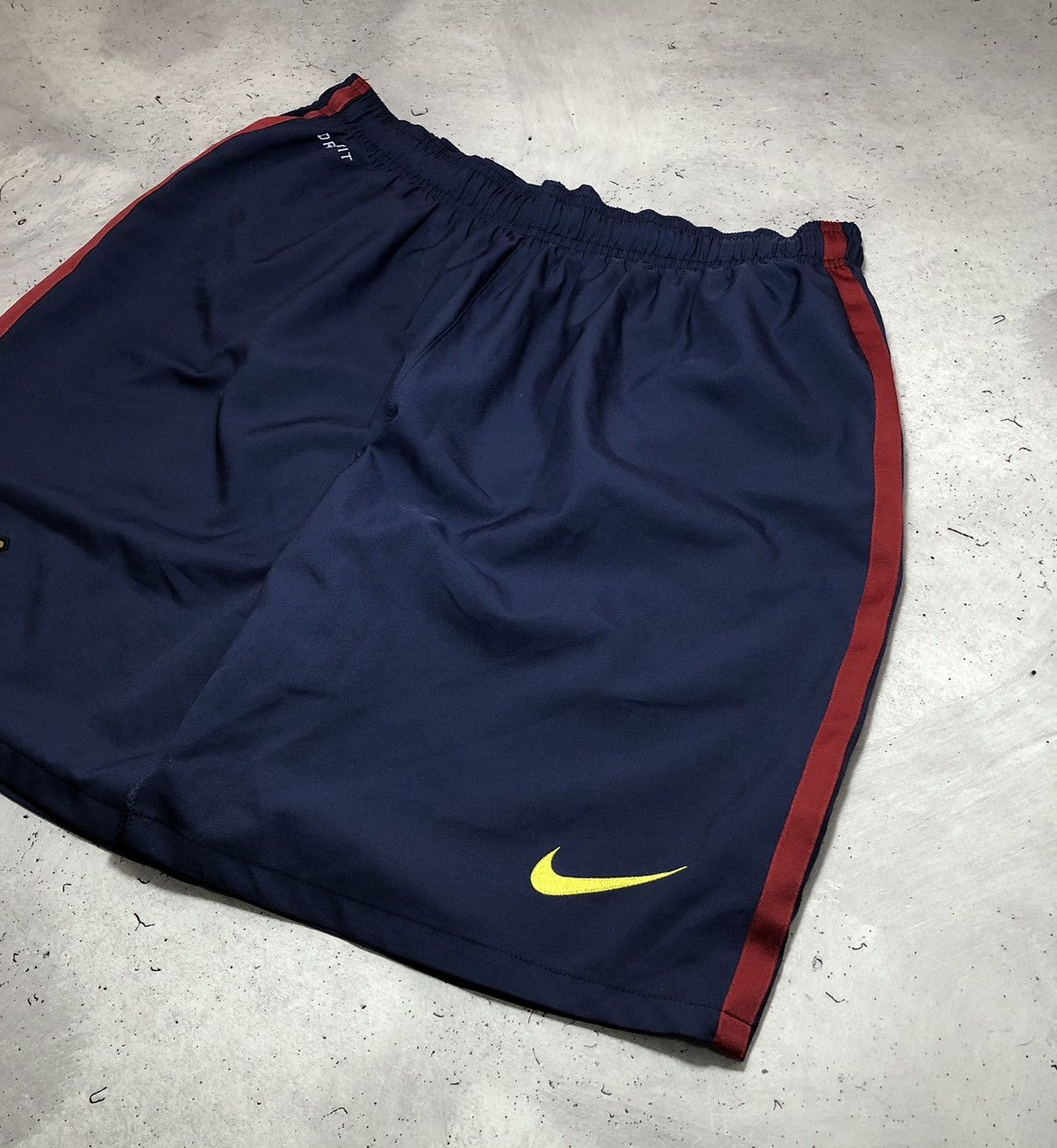 Nike × Vintage Vintage Nike FC Barcelona Soccer Shorts (XL) Size US 33 - 6 Thumbnail