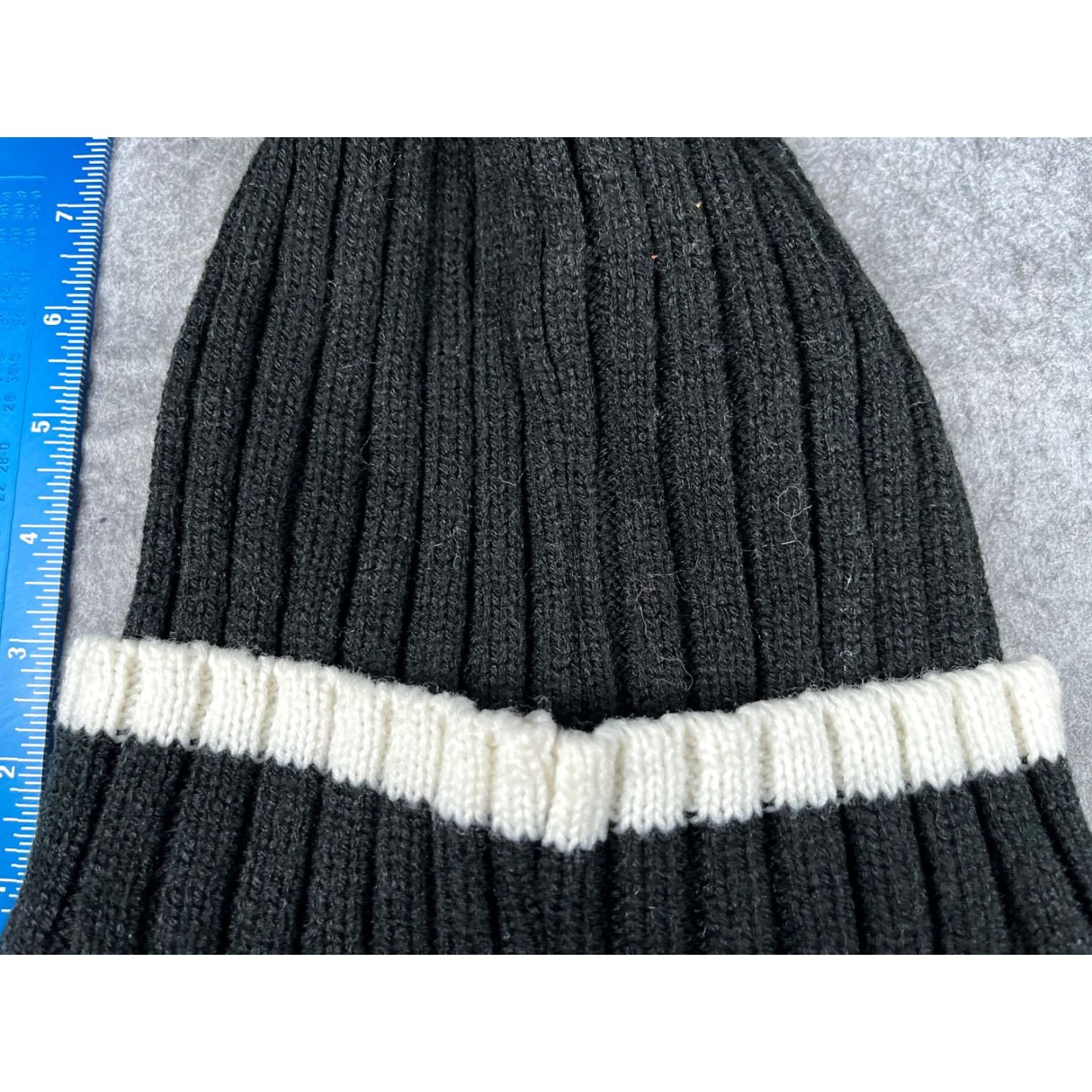 Vintage VINTAGE Charlotte Russe Beanie Hat Adult One Size Black Knit Acrylic Faux Fur Pom Outdoor Ski Casual Fall Winter Women Size ONE SIZE - 2 Thumbnail