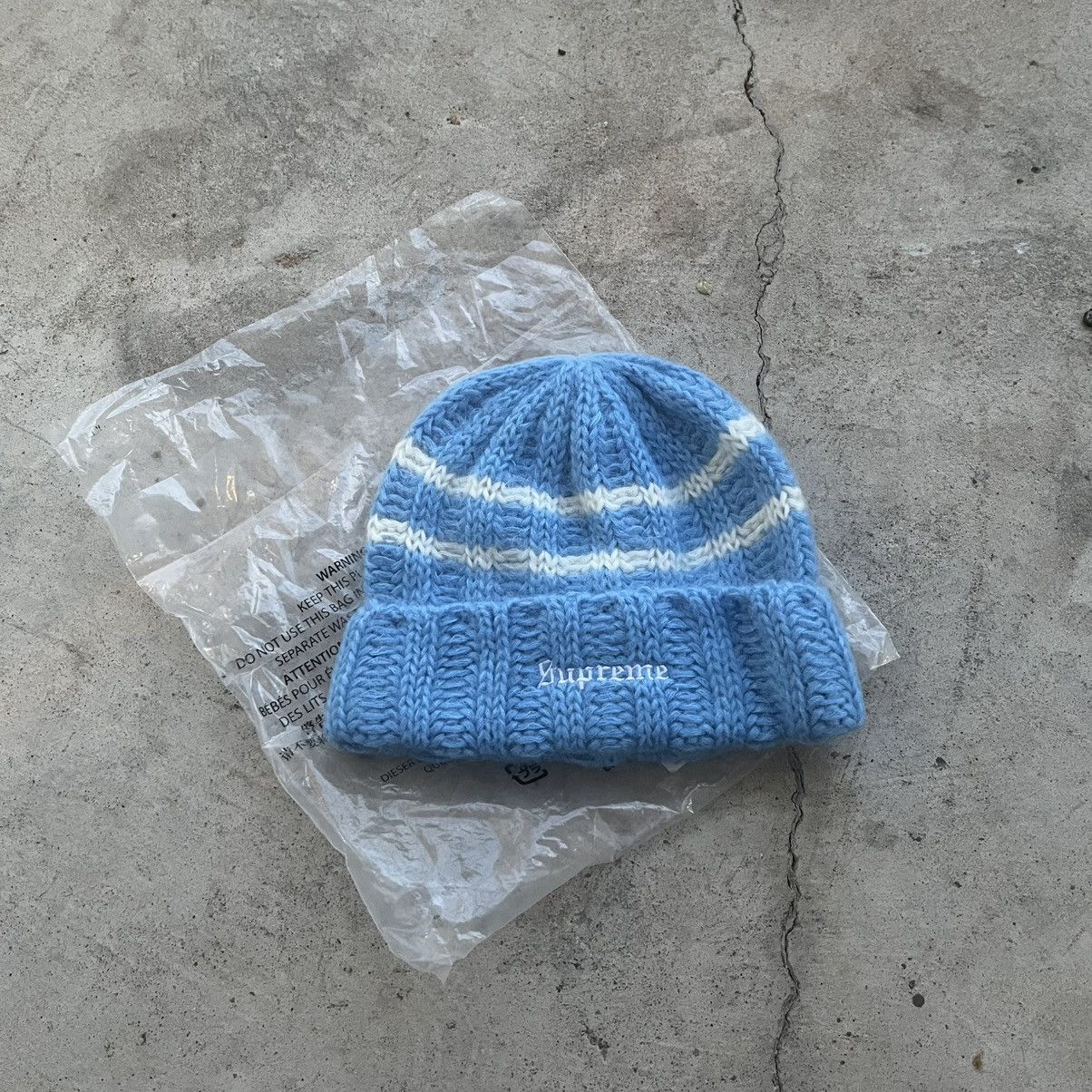 Supreme F/W 24 Supreme Fuzzy Alpaca Beanie Size ONE SIZE - 1 Thumbnail