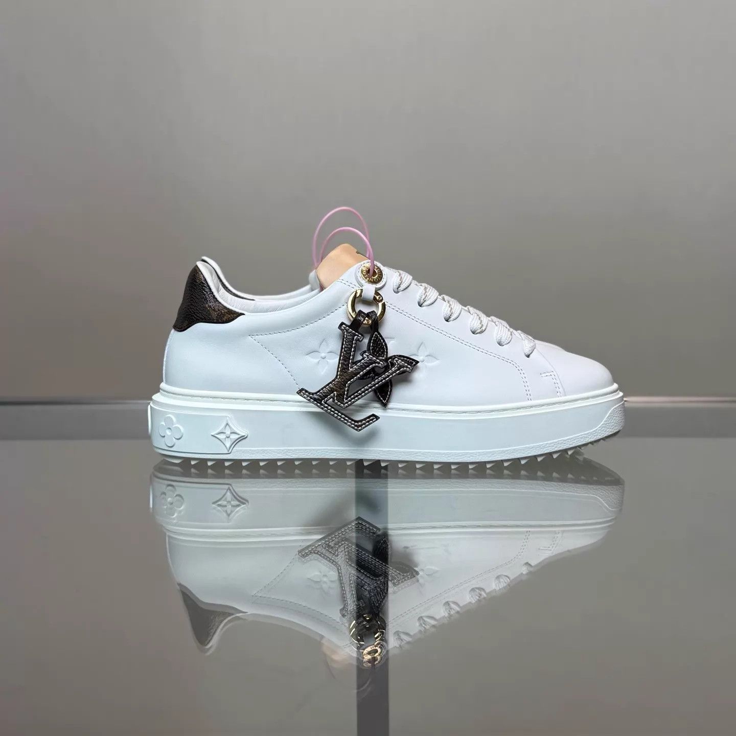 Louis Vuitton LV Time Out Monogram Charm White Sneakers EUR 37.5 Size US 7 / IT 37 - 3 Thumbnail