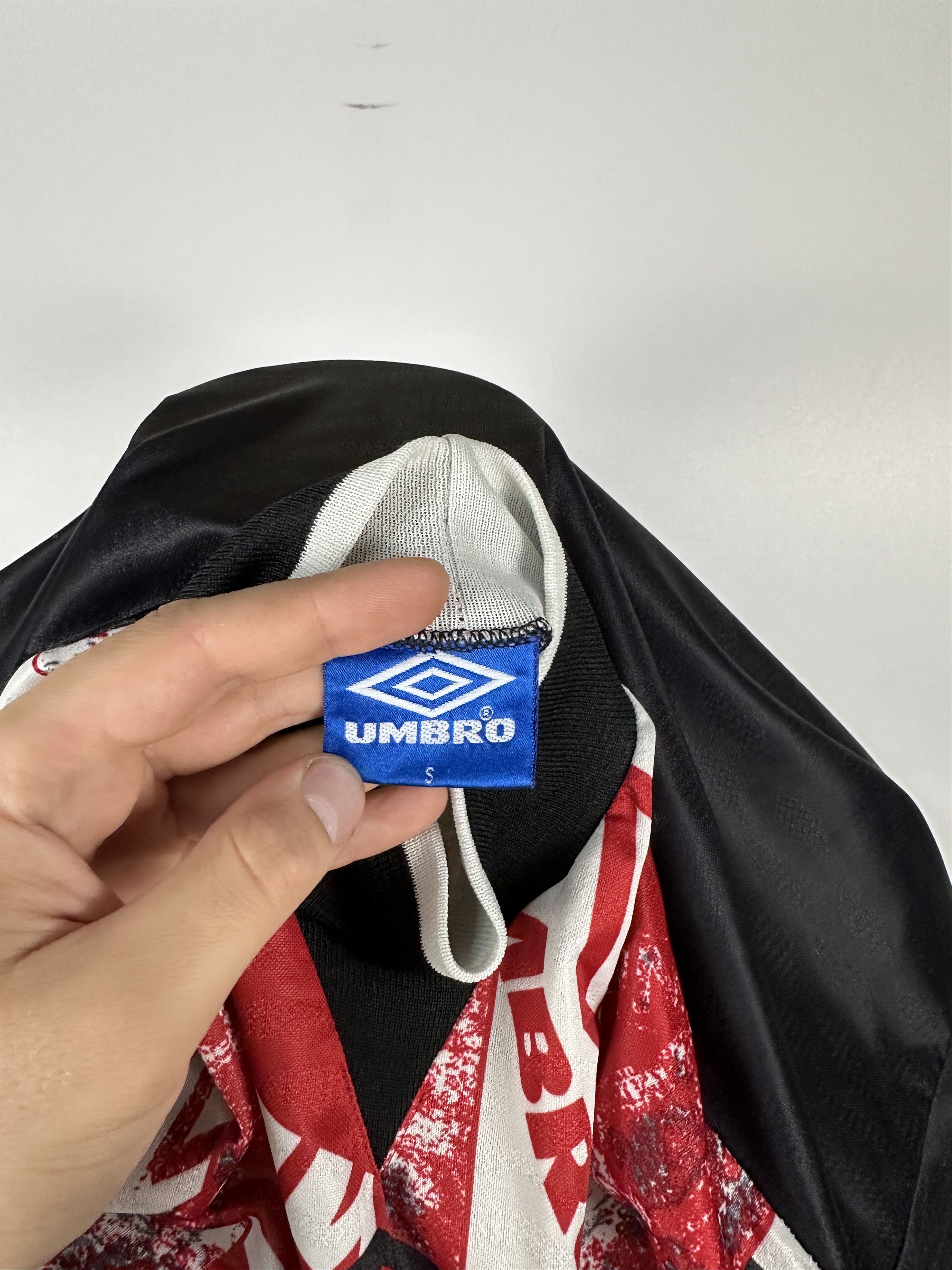 Umbro × Vintage VINTAGE UMBRO FOOTBALL SHIRT SOCCER JERSEY MENS SIZE S Size US S / EU 44-46 / 1 - 8 Thumbnail